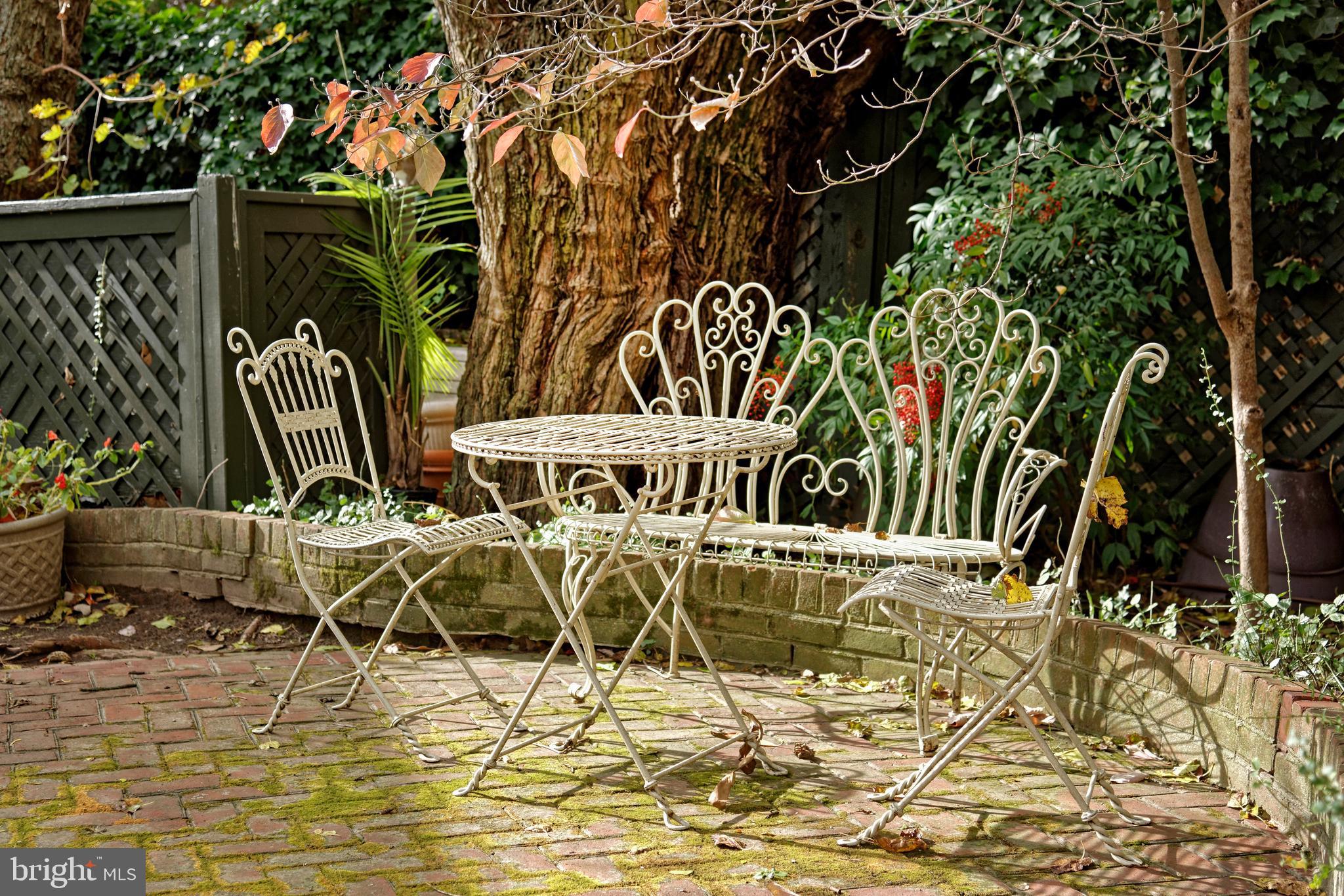 OLD TOWN ALEXANDRIA - Residential