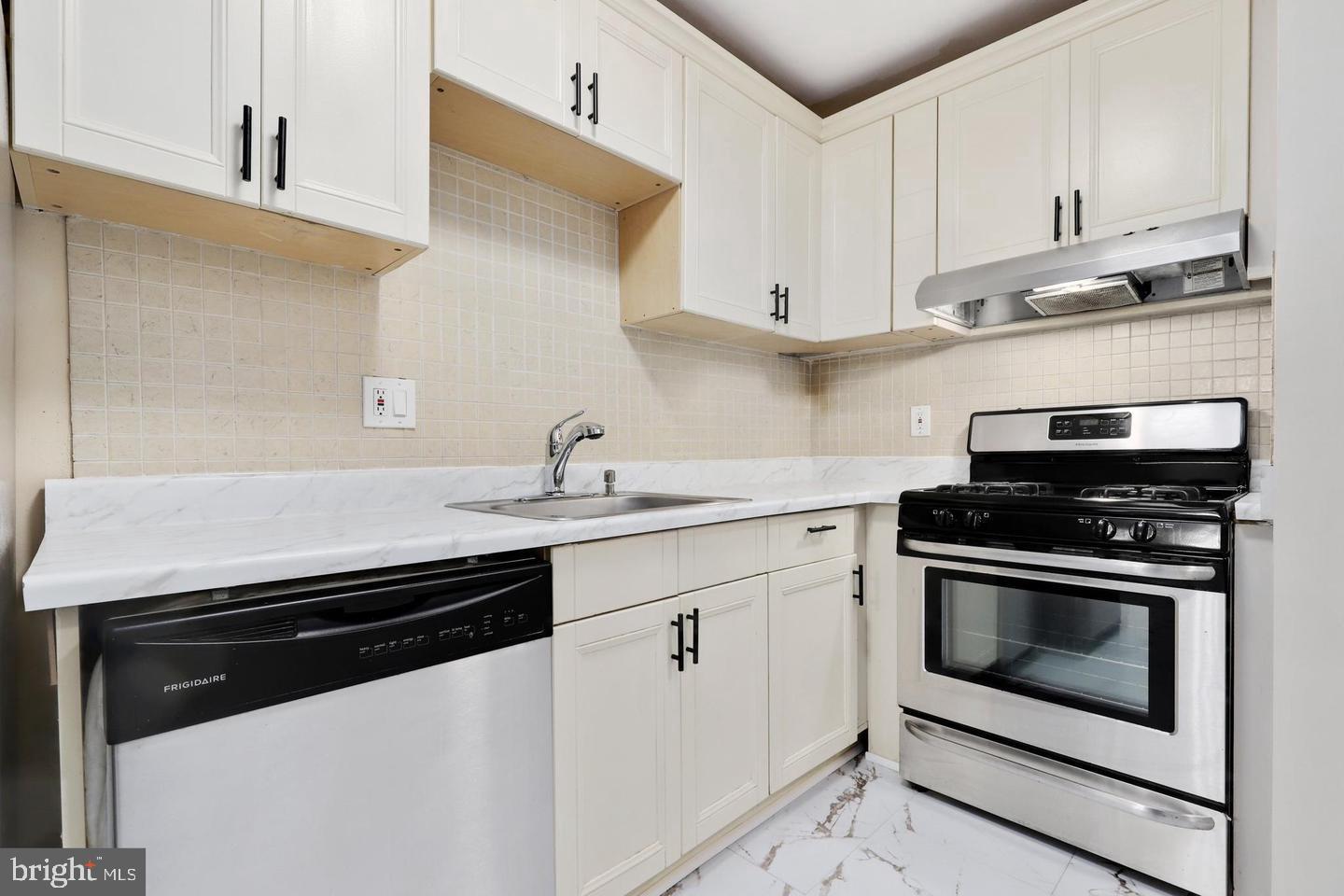 MOSBY WOODS GARDEN - Residential