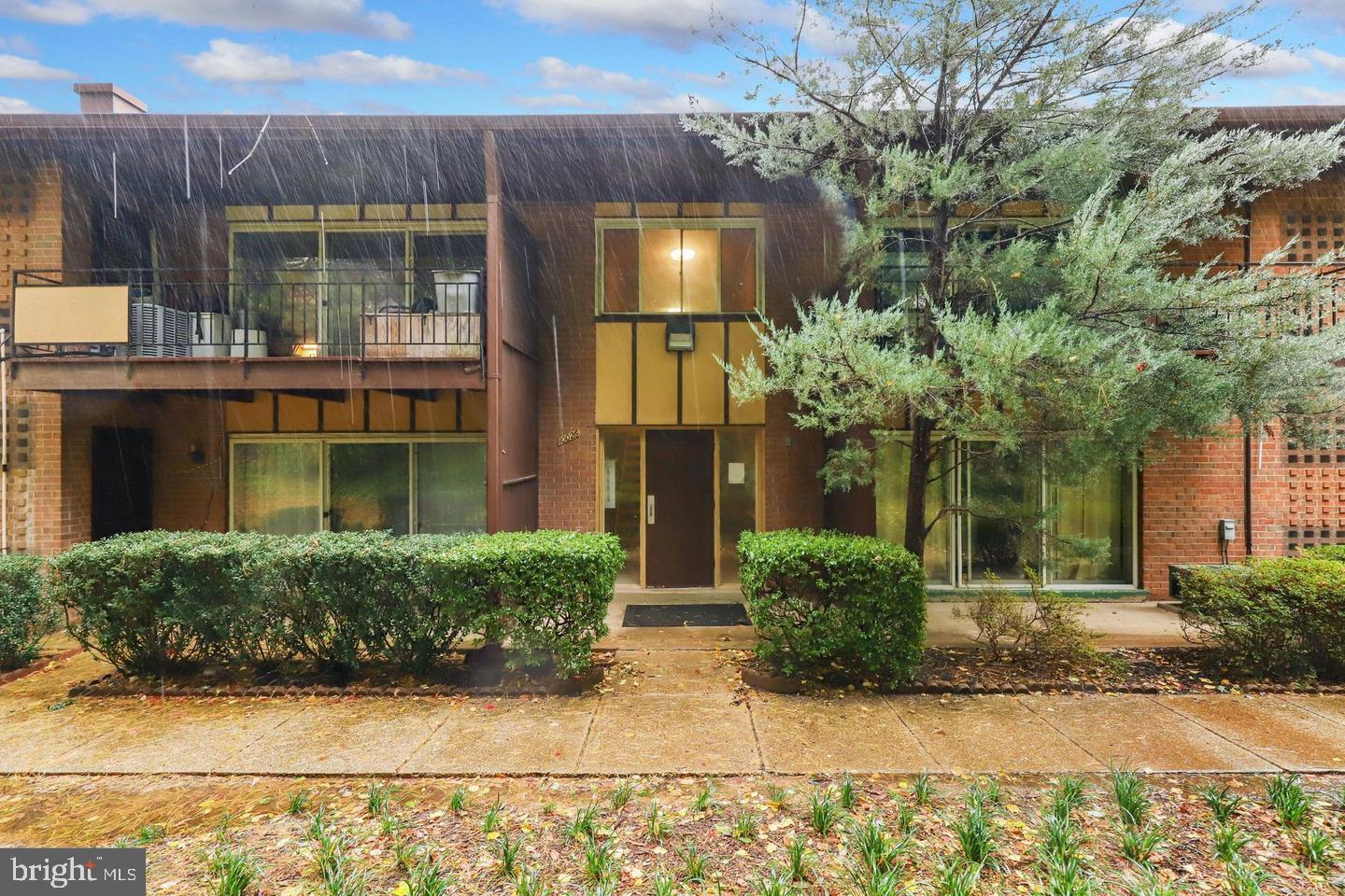 MOSBY WOODS GARDEN - Residential