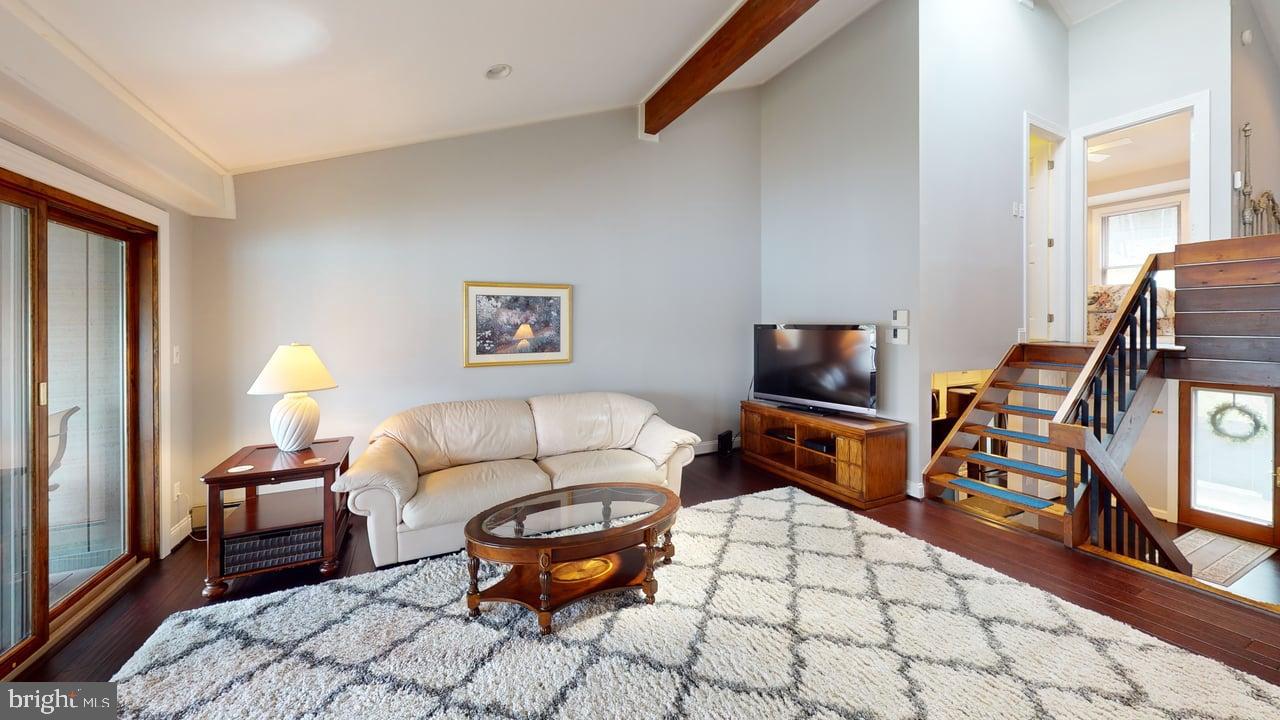 FOUR HOOPPOLE - Residential