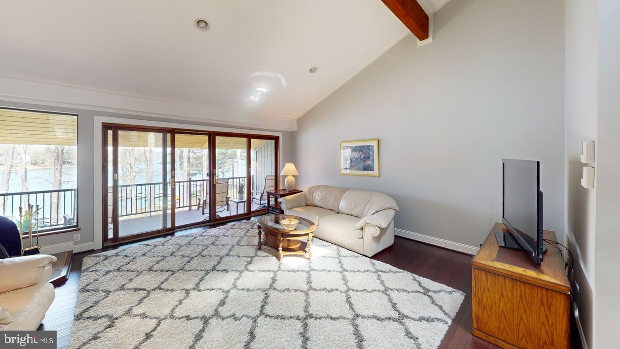 FOUR HOOPPOLE - Residential