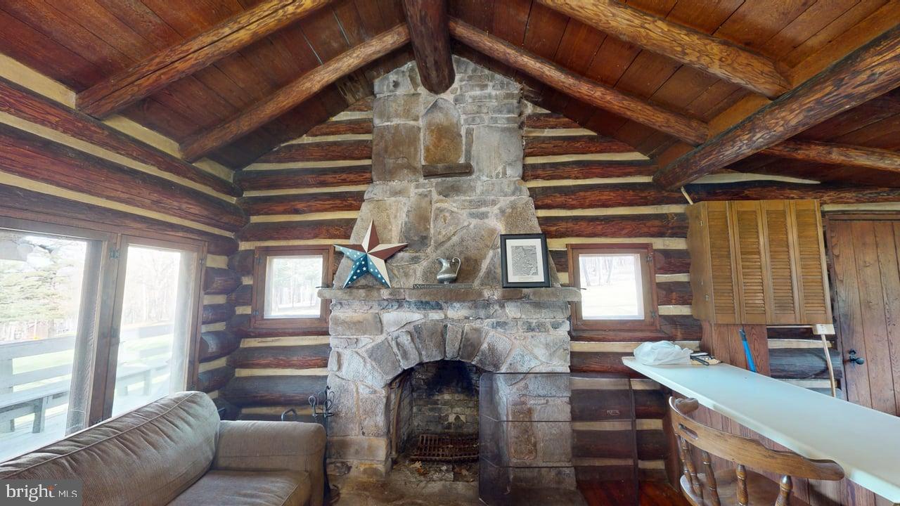 FOUR HOOPPOLE - Residential