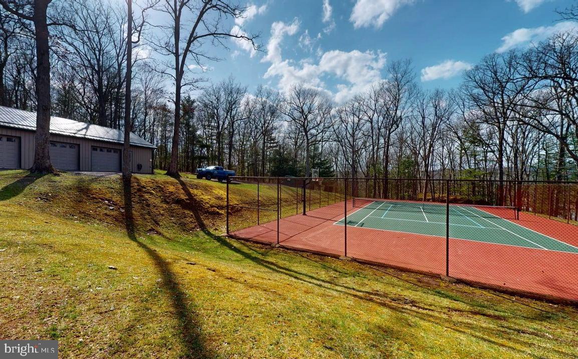 FOUR HOOPPOLE - Residential