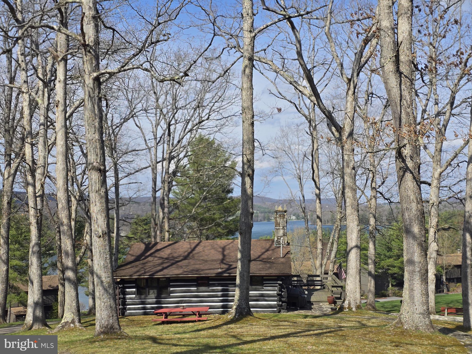 FOUR HOOPPOLE - Residential