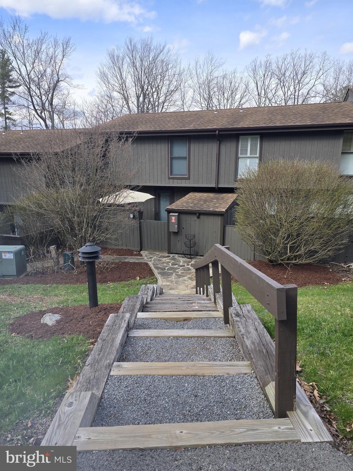 FOUR HOOPPOLE - Residential