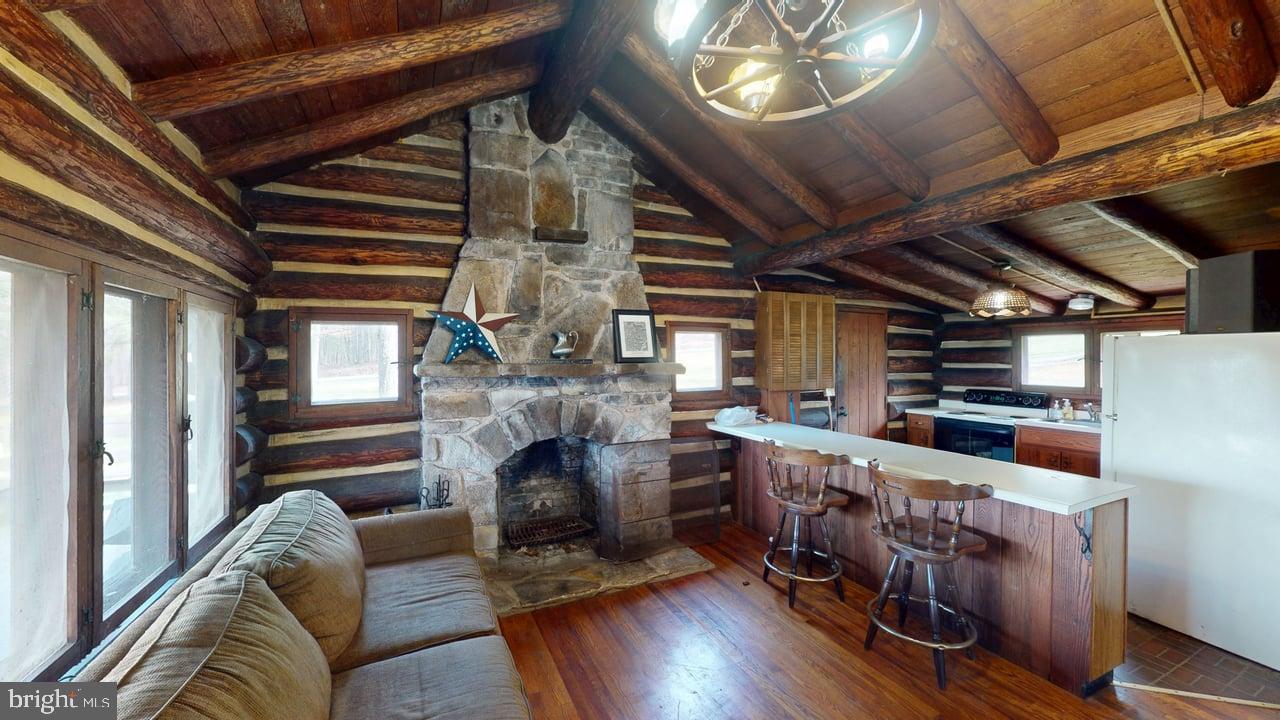 FOUR HOOPPOLE - Residential