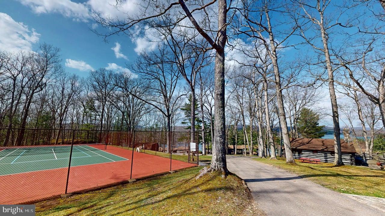 FOUR HOOPPOLE - Residential