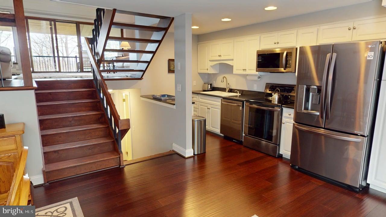 FOUR HOOPPOLE - Residential