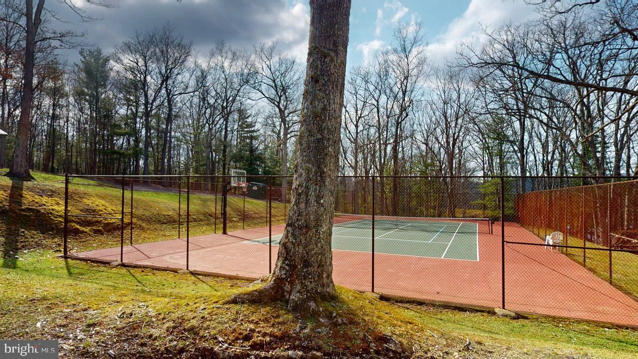 FOUR HOOPPOLE - Residential