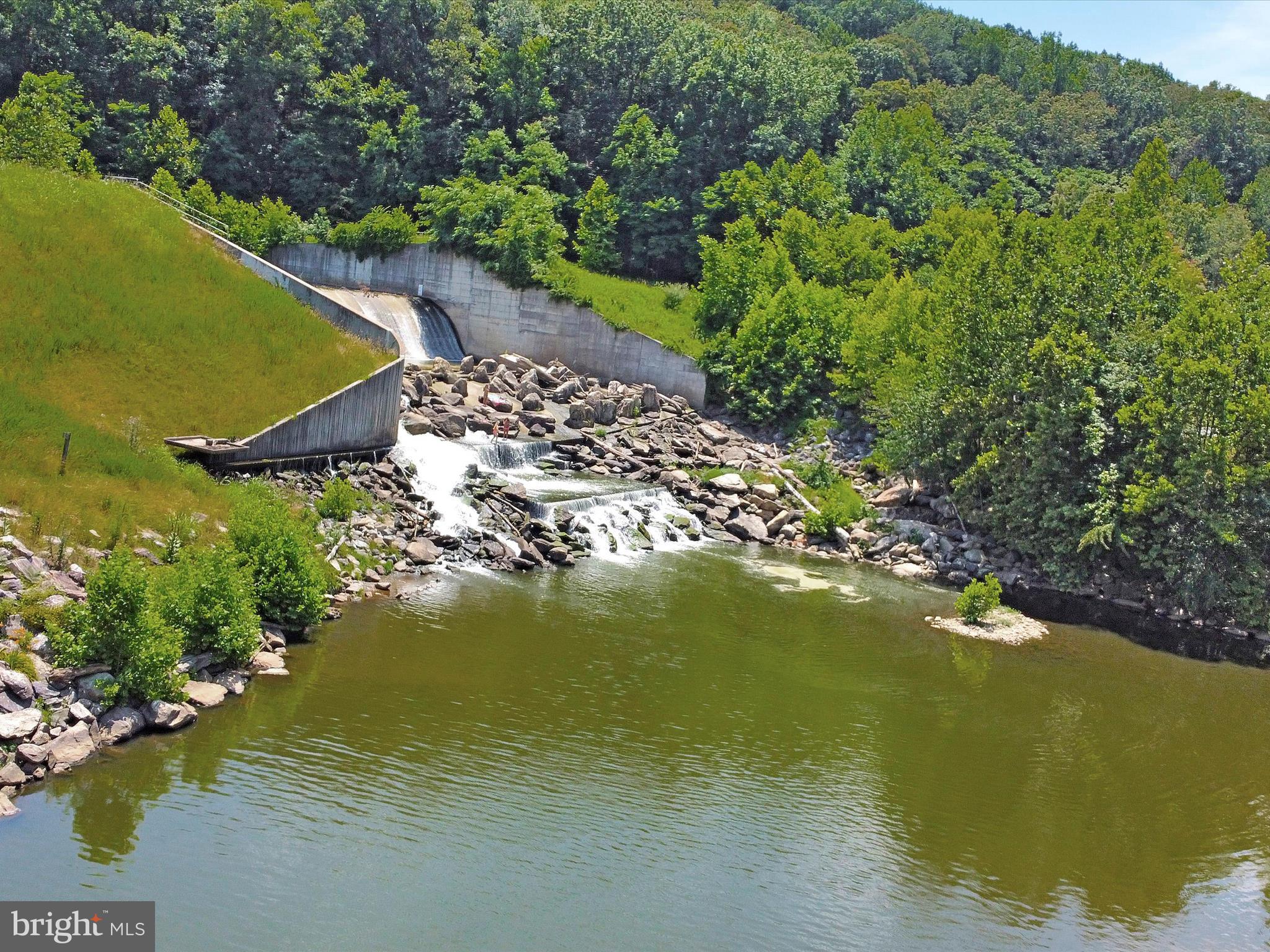LAKE LINGANORE TOWN CENTER - Residential