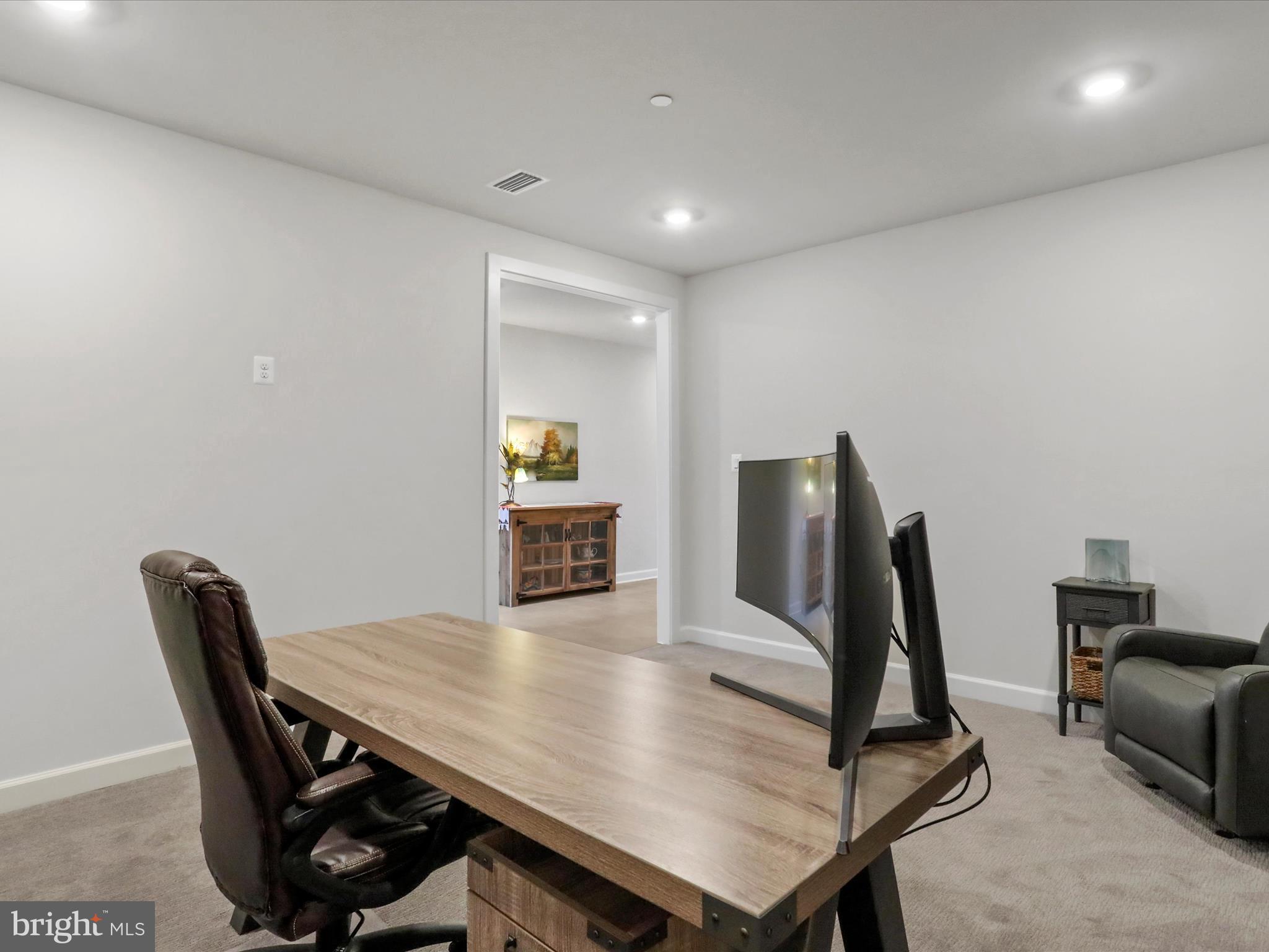 LAKE LINGANORE TOWN CENTER - Residential