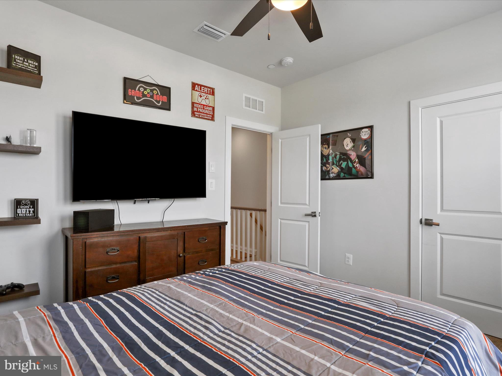 LAKE LINGANORE TOWN CENTER - Residential