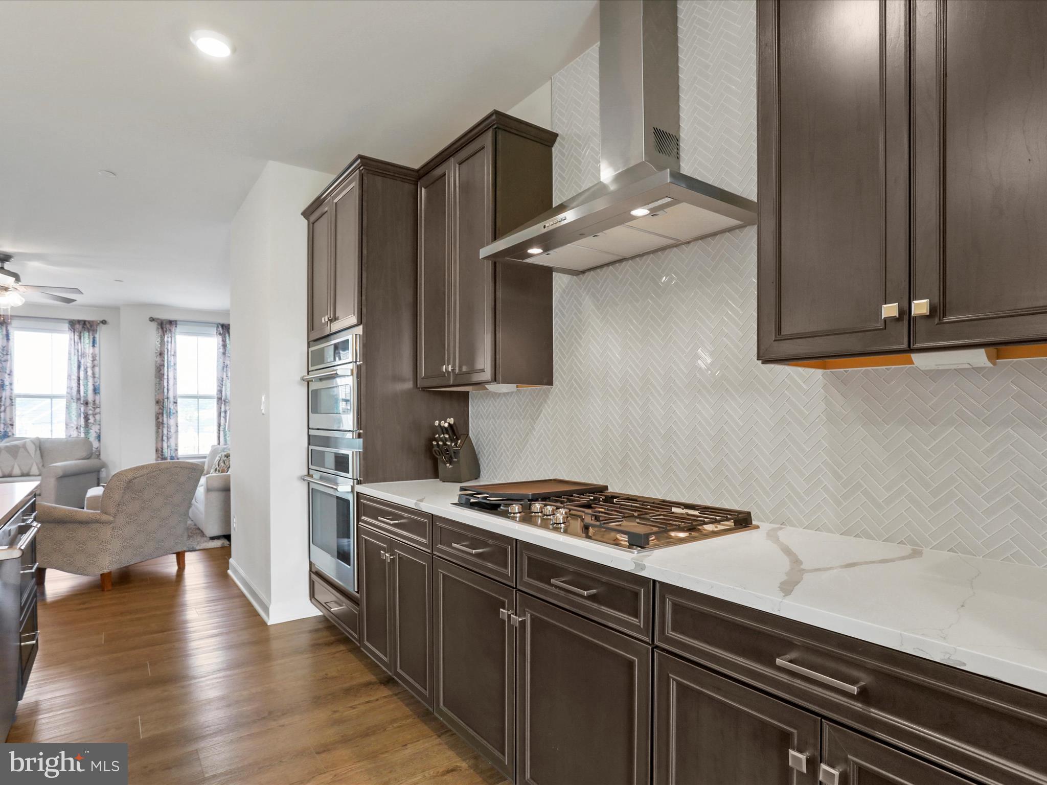 LAKE LINGANORE TOWN CENTER - Residential