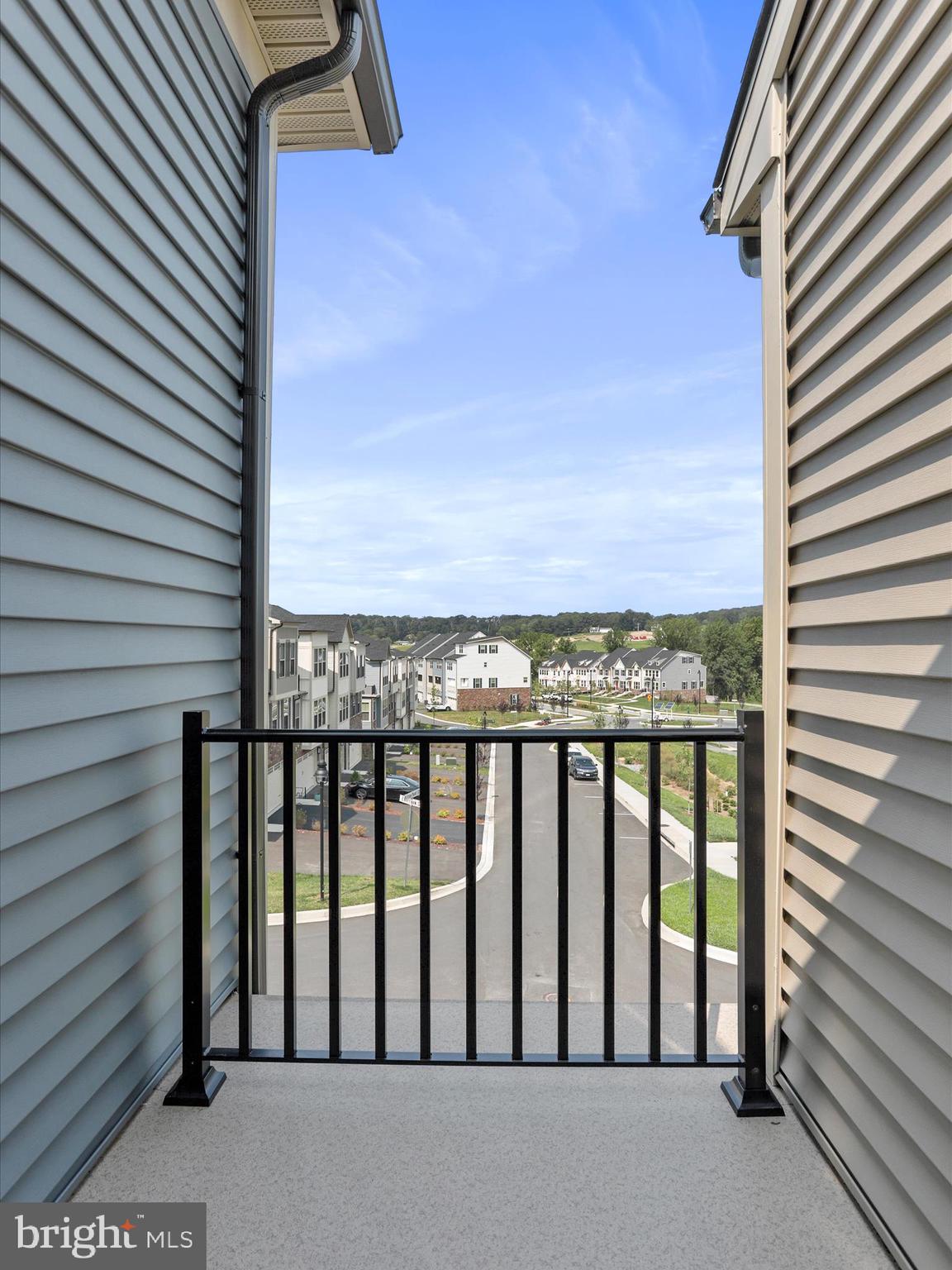 LAKE LINGANORE TOWN CENTER - Residential