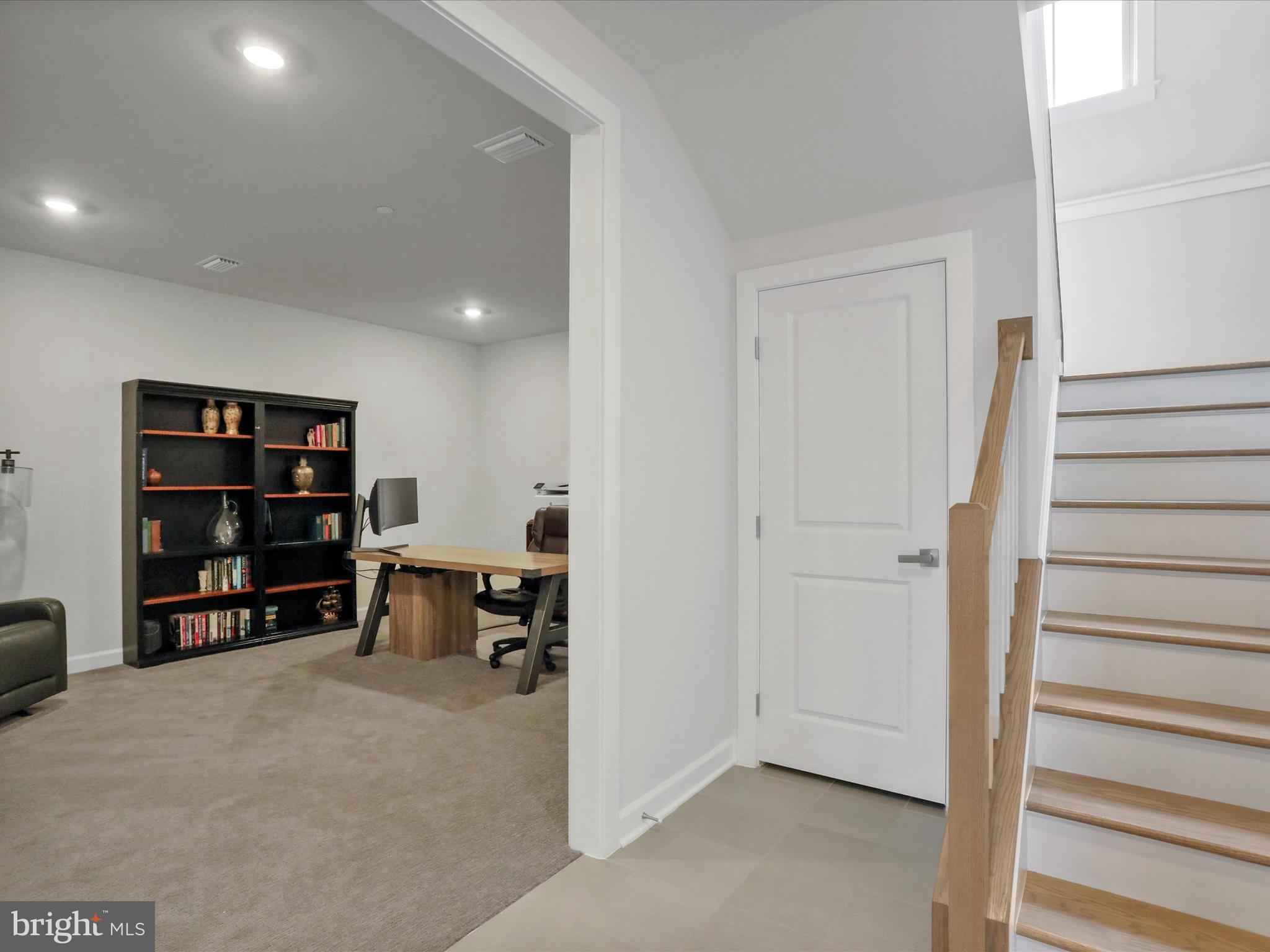 LAKE LINGANORE TOWN CENTER - Residential