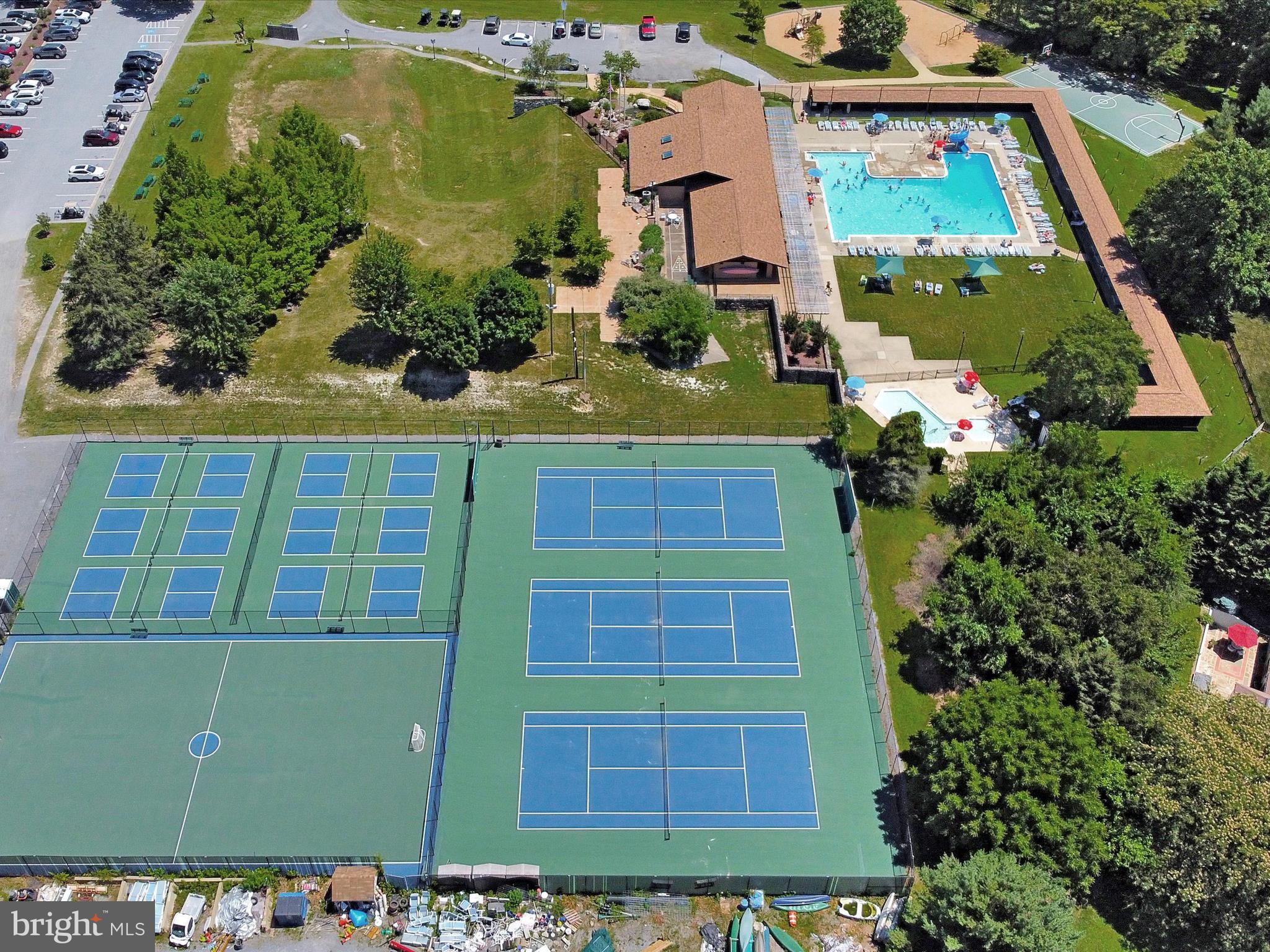 LAKE LINGANORE TOWN CENTER - Residential