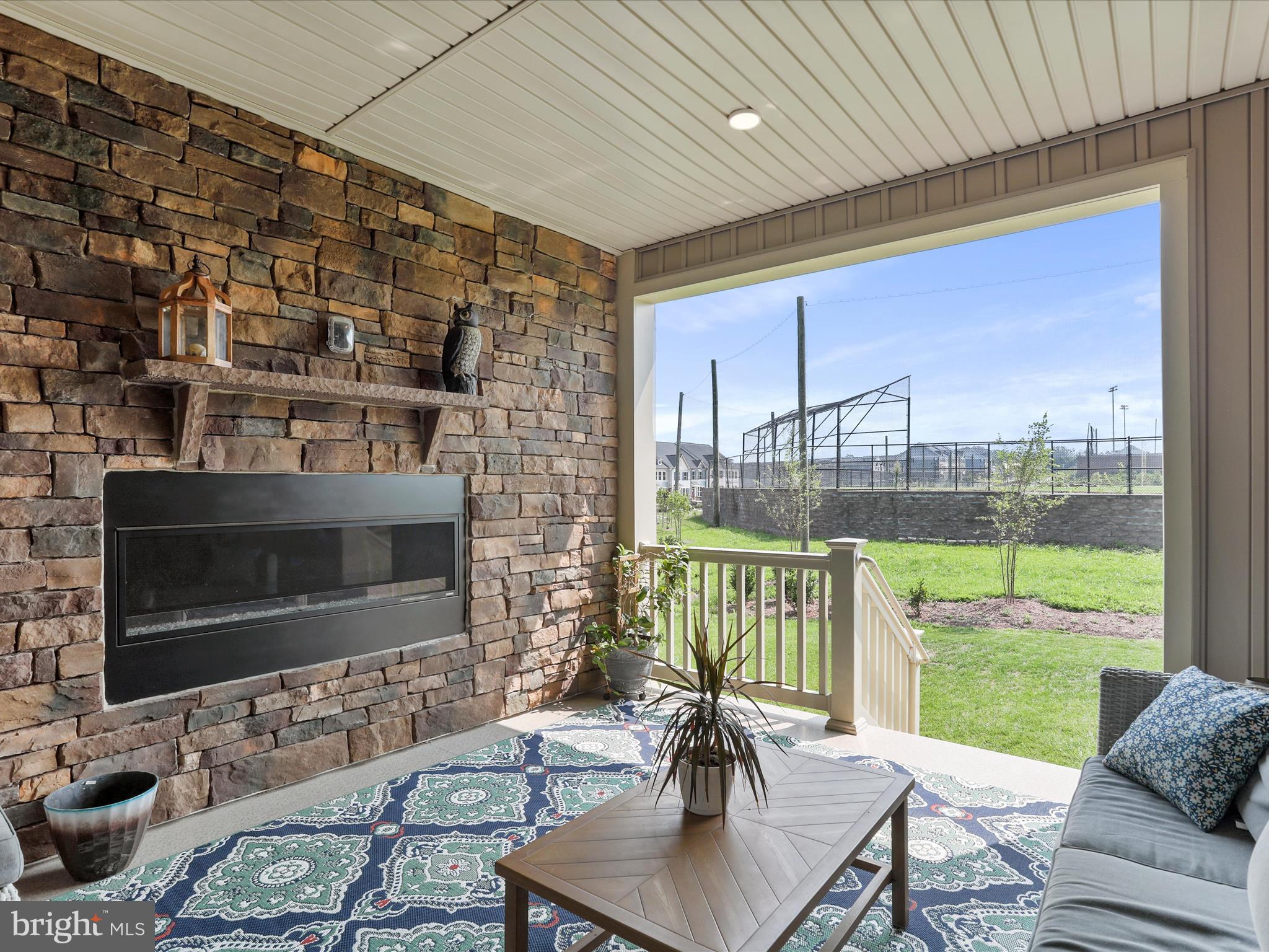 LAKE LINGANORE TOWN CENTER - Residential