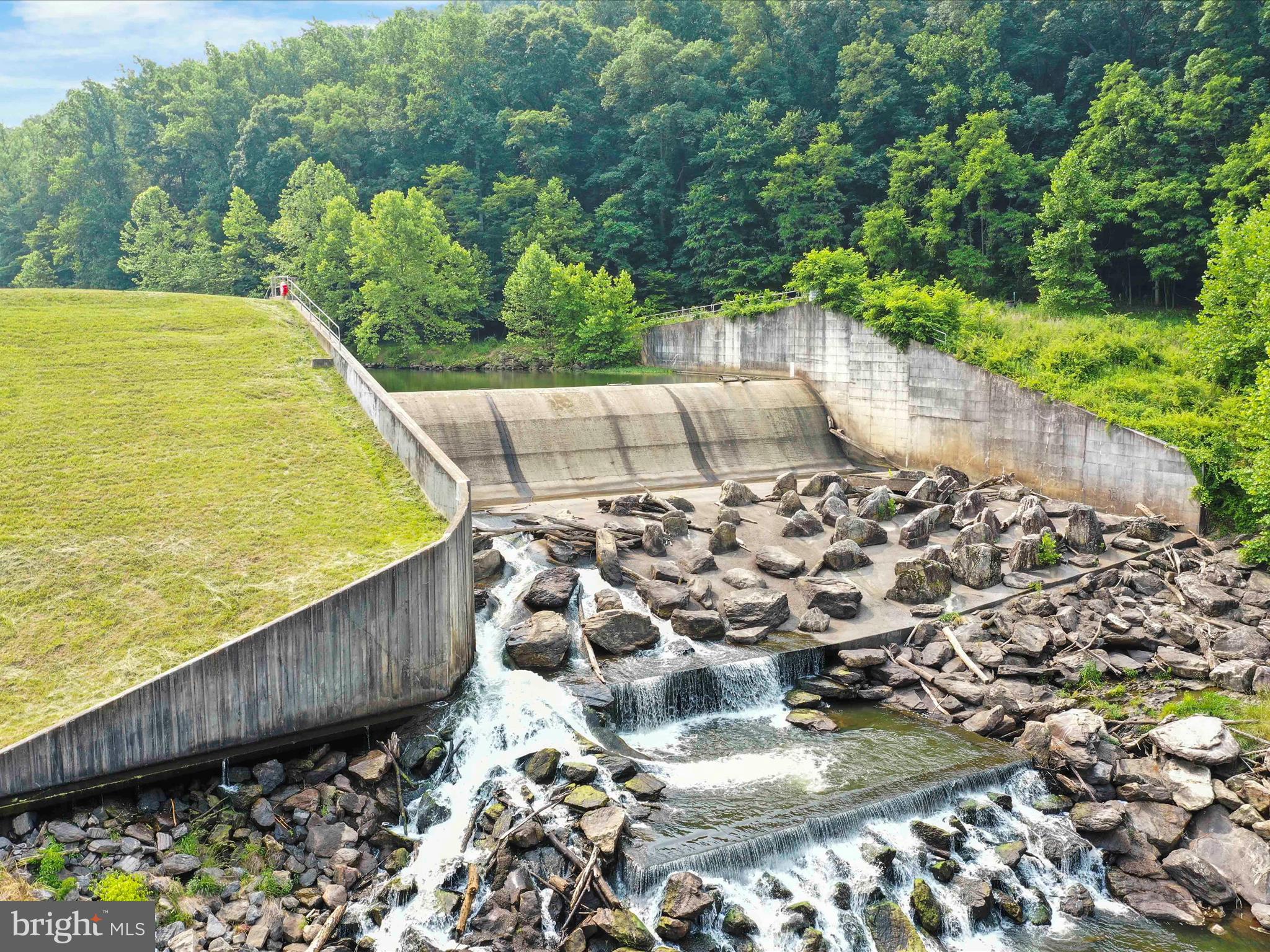LAKE LINGANORE TOWN CENTER - Residential