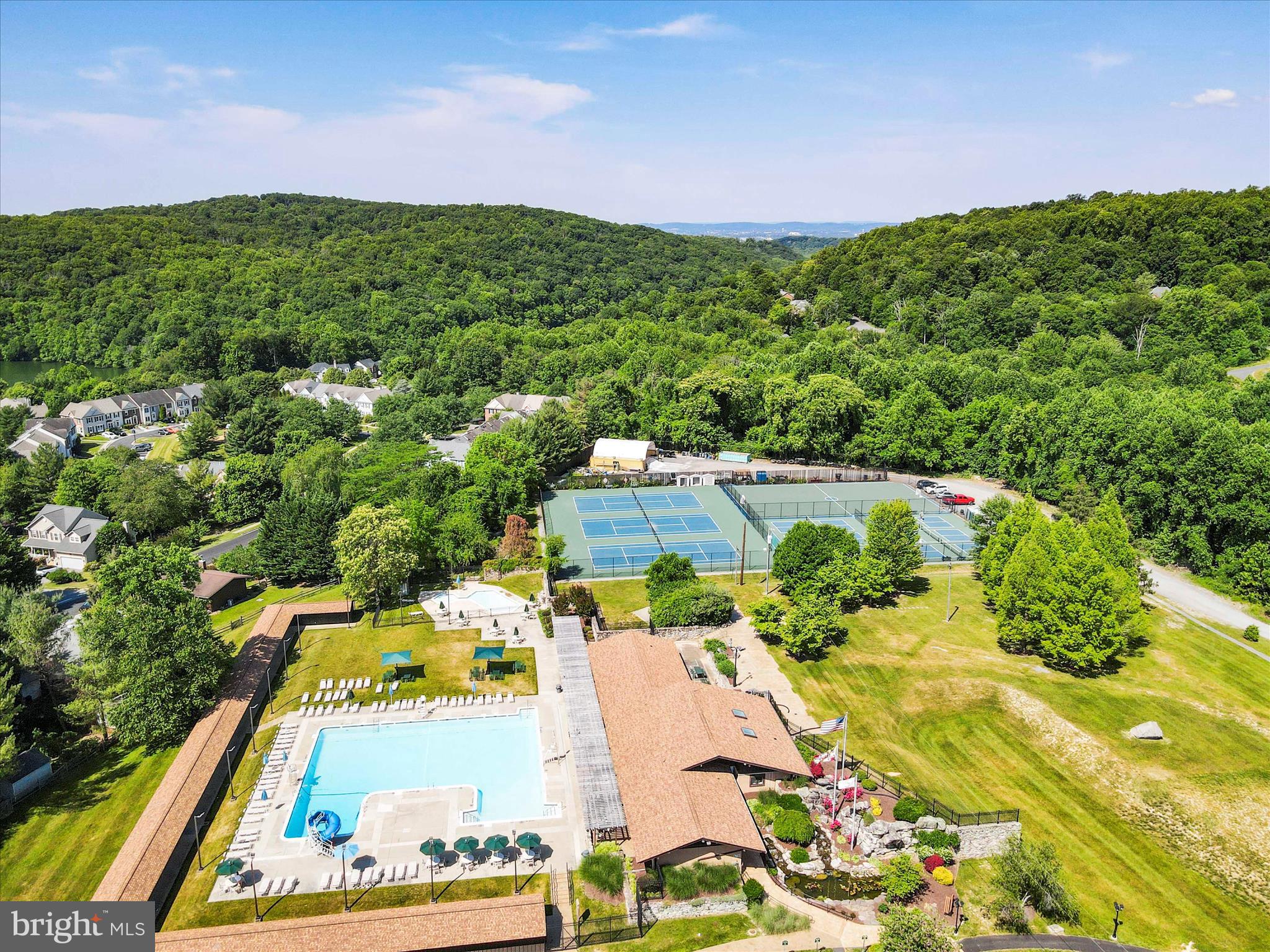 LAKE LINGANORE TOWN CENTER - Residential