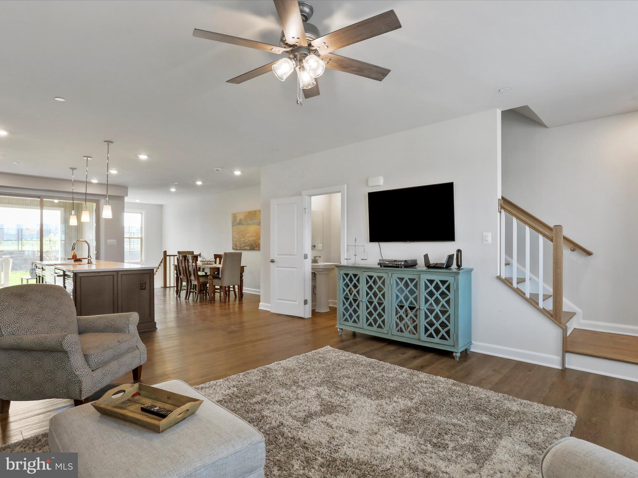 LAKE LINGANORE TOWN CENTER - Residential