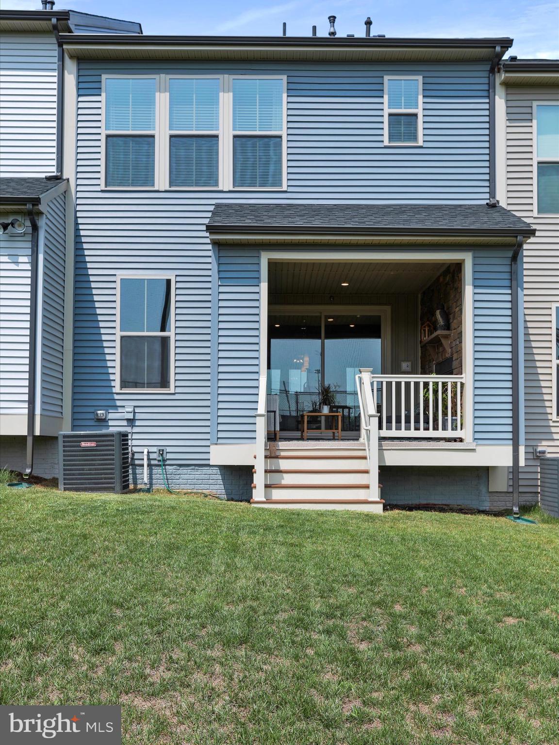 LAKE LINGANORE TOWN CENTER - Residential