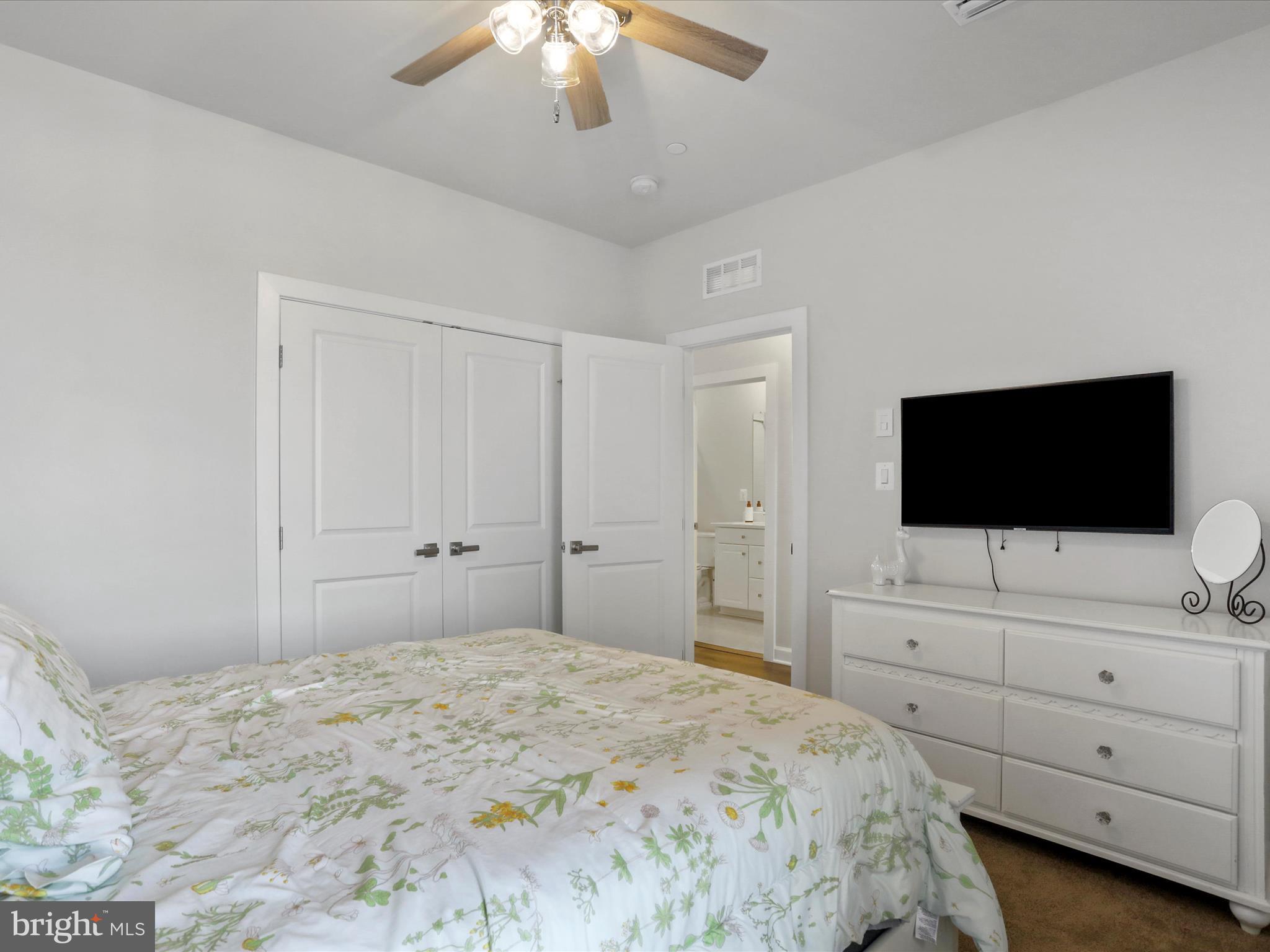 LAKE LINGANORE TOWN CENTER - Residential