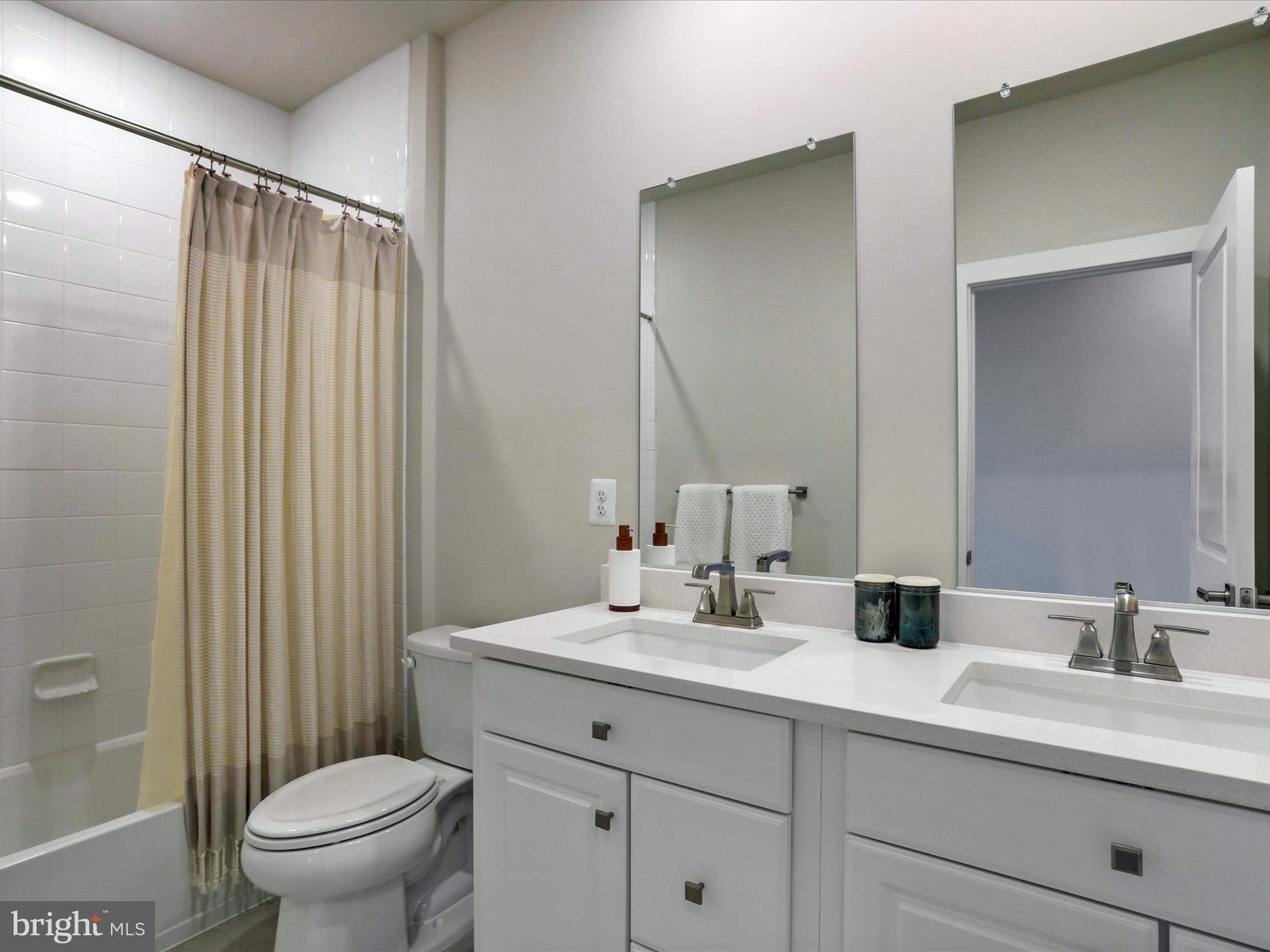 LAKE LINGANORE TOWN CENTER - Residential