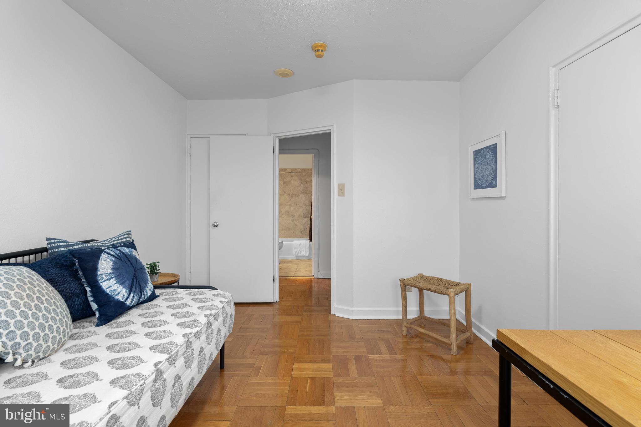 ART MUSEUM AREA - Residential Lease