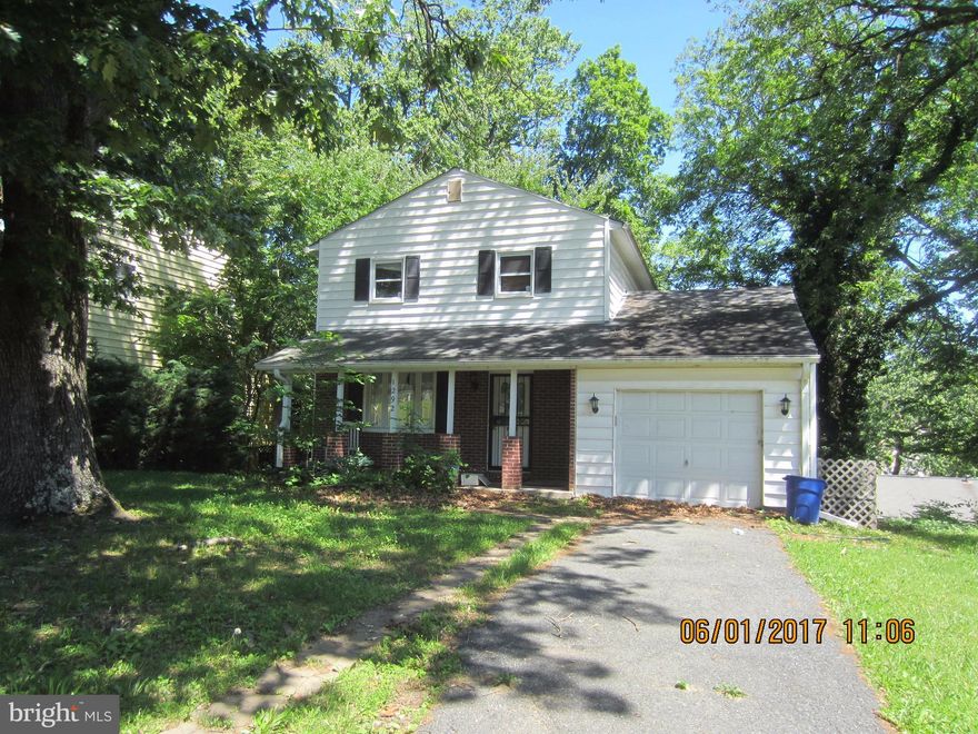 Great Investment Opportunity in the Idlewylde neighborhood. Property sold AS-IS. Cash/Hard Money Only. EMD held by seller's title company in certified funds. Buyer pays all T&R taxes. Transaction is an assignment of trustee's sale. Investors Welcome no 1st look period. Current ARV $320k, or build an addition above garage w/ a master suite to maximize ARV 370k-380k. See agent remarks for more info.