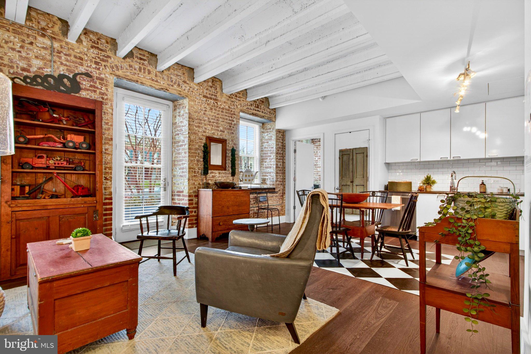 515 N WASHINGTON STREET 105