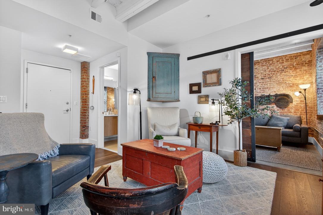 515 N WASHINGTON STREET 105