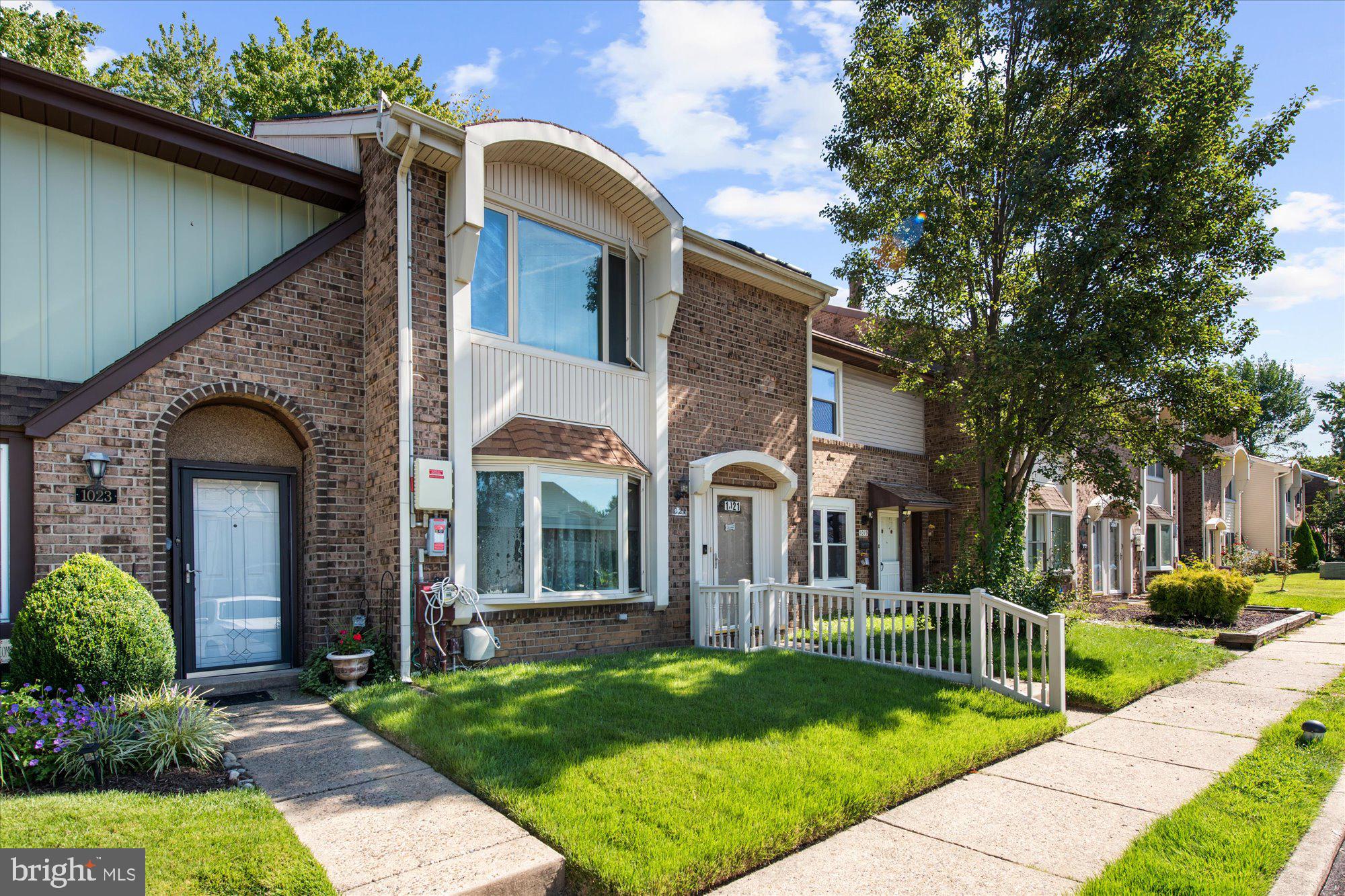 1021 WEYBRIDGE COURT