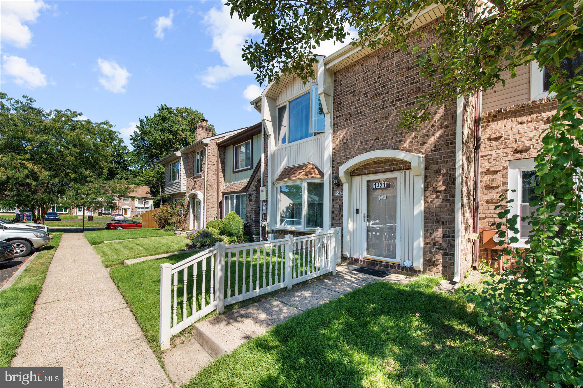 1021 WEYBRIDGE COURT