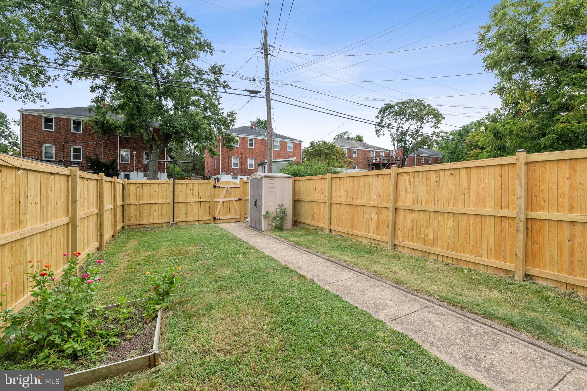 LAKE WALKER - Residential