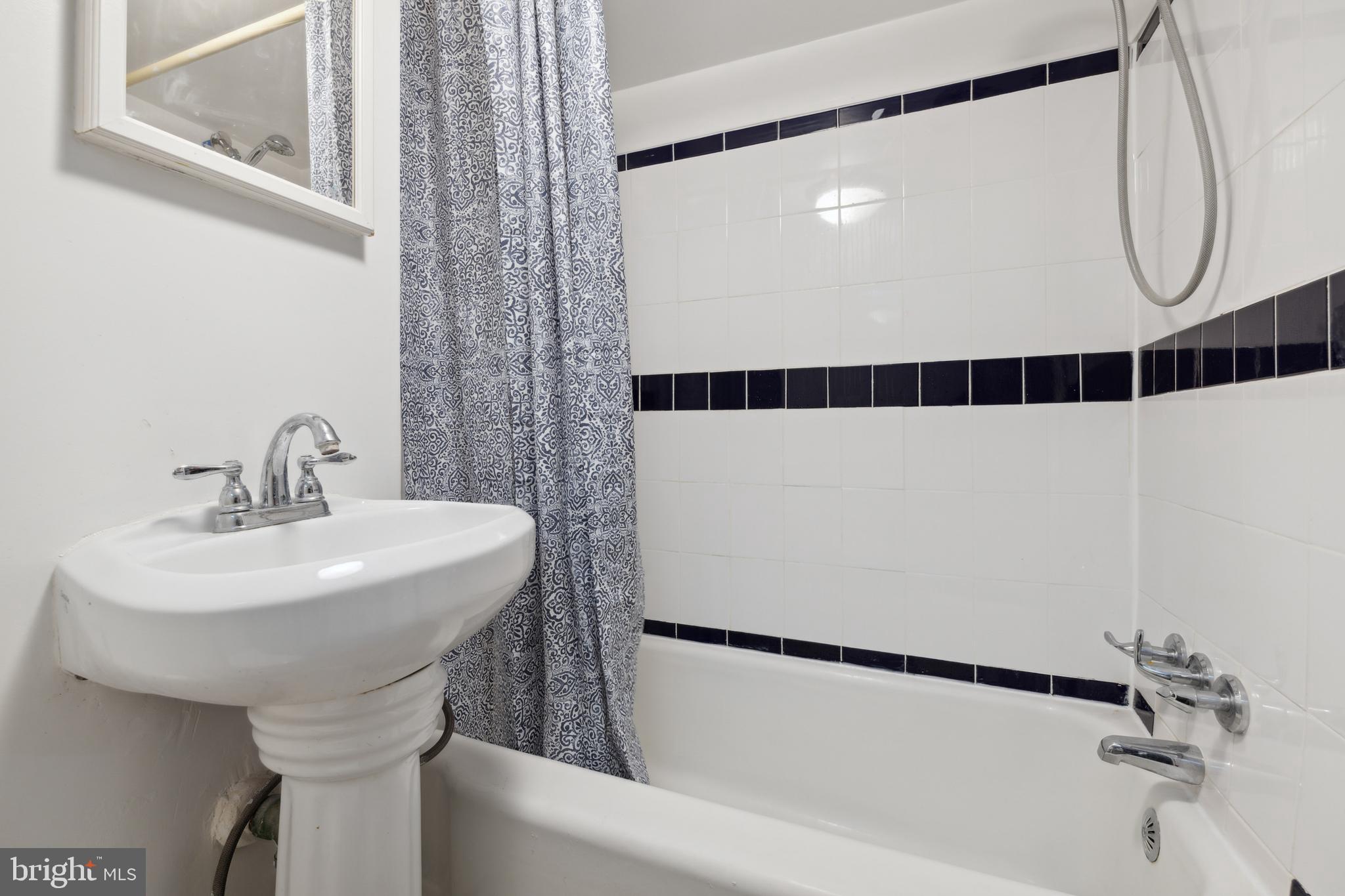 LAKE WALKER - Residential