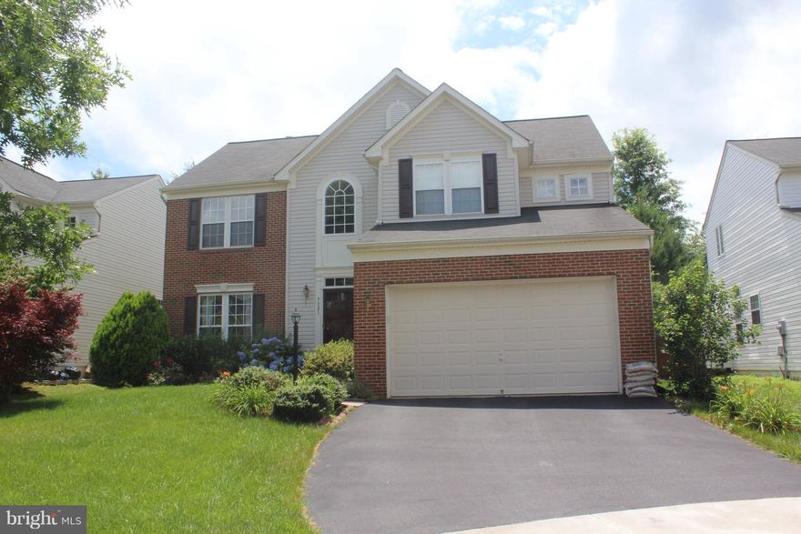 GORGEOUS SINGLE FAMILY HOME IN GAINESVILLE AVAILABLE ASAP! GO AND SEE NOW!!