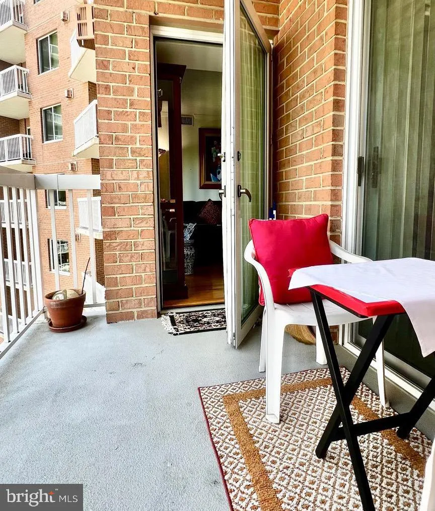 Alexandria, Virginia 22302, United States, 2 Bedrooms Bedrooms, ,2 BathroomsBathrooms,Residential,Active,81335