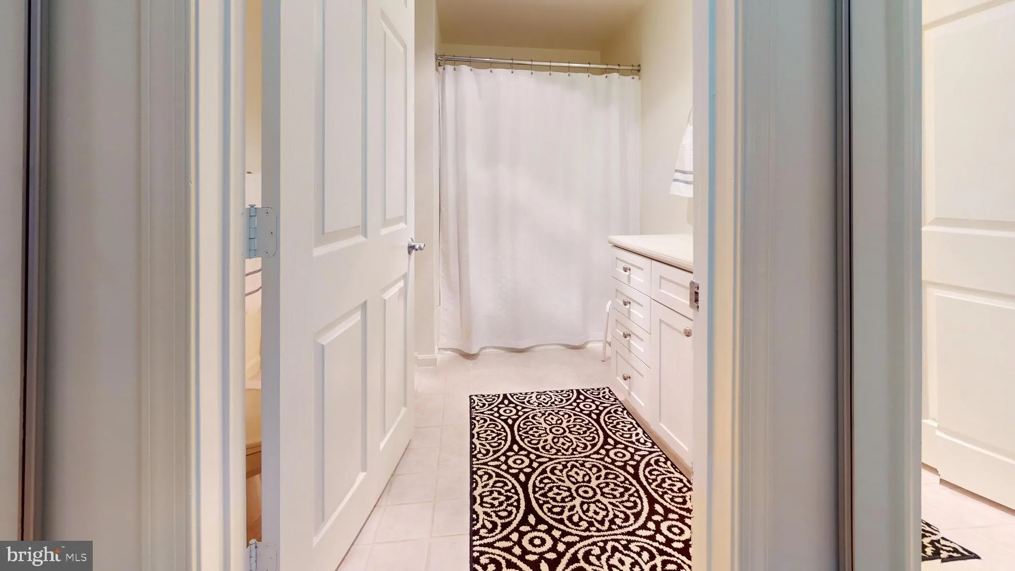 Alexandria, Virginia 22302, United States, 2 Bedrooms Bedrooms, ,2 BathroomsBathrooms,Residential,Active,81335