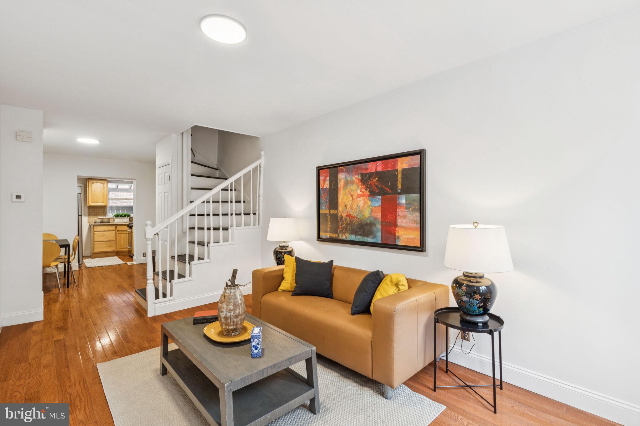 QUEEN VILLAGE - Residential