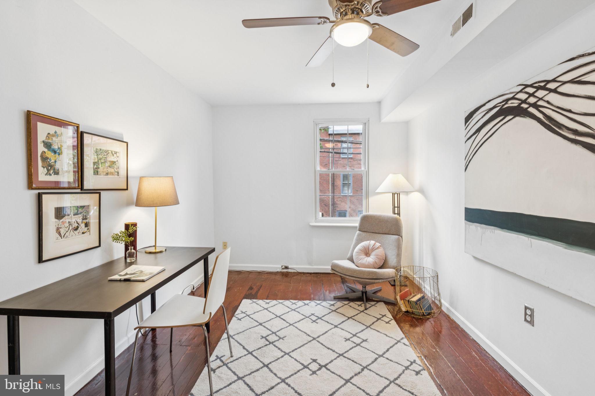 QUEEN VILLAGE - Residential