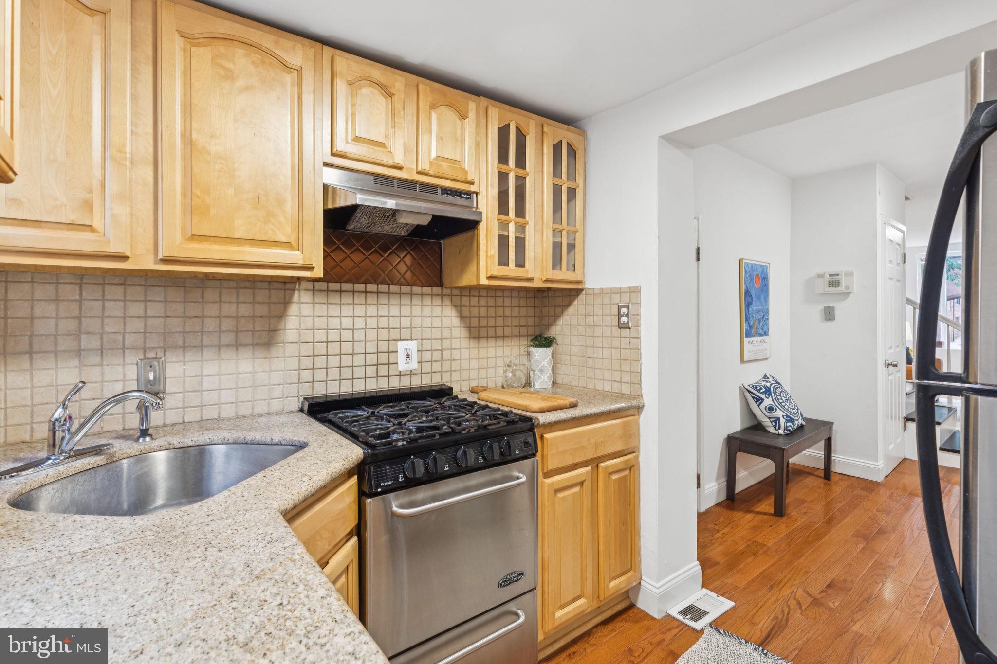 QUEEN VILLAGE - Residential