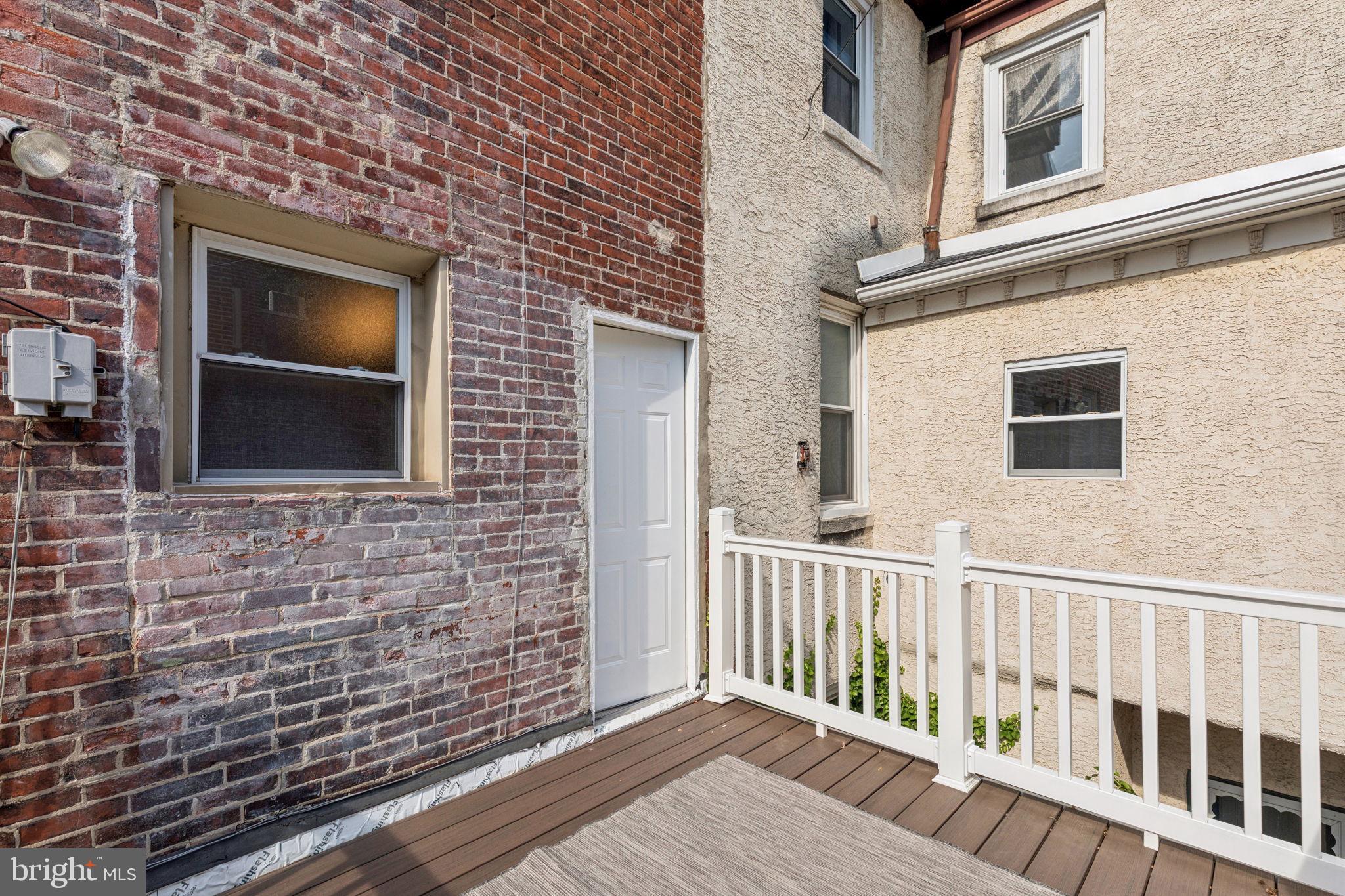 QUEEN VILLAGE - Residential