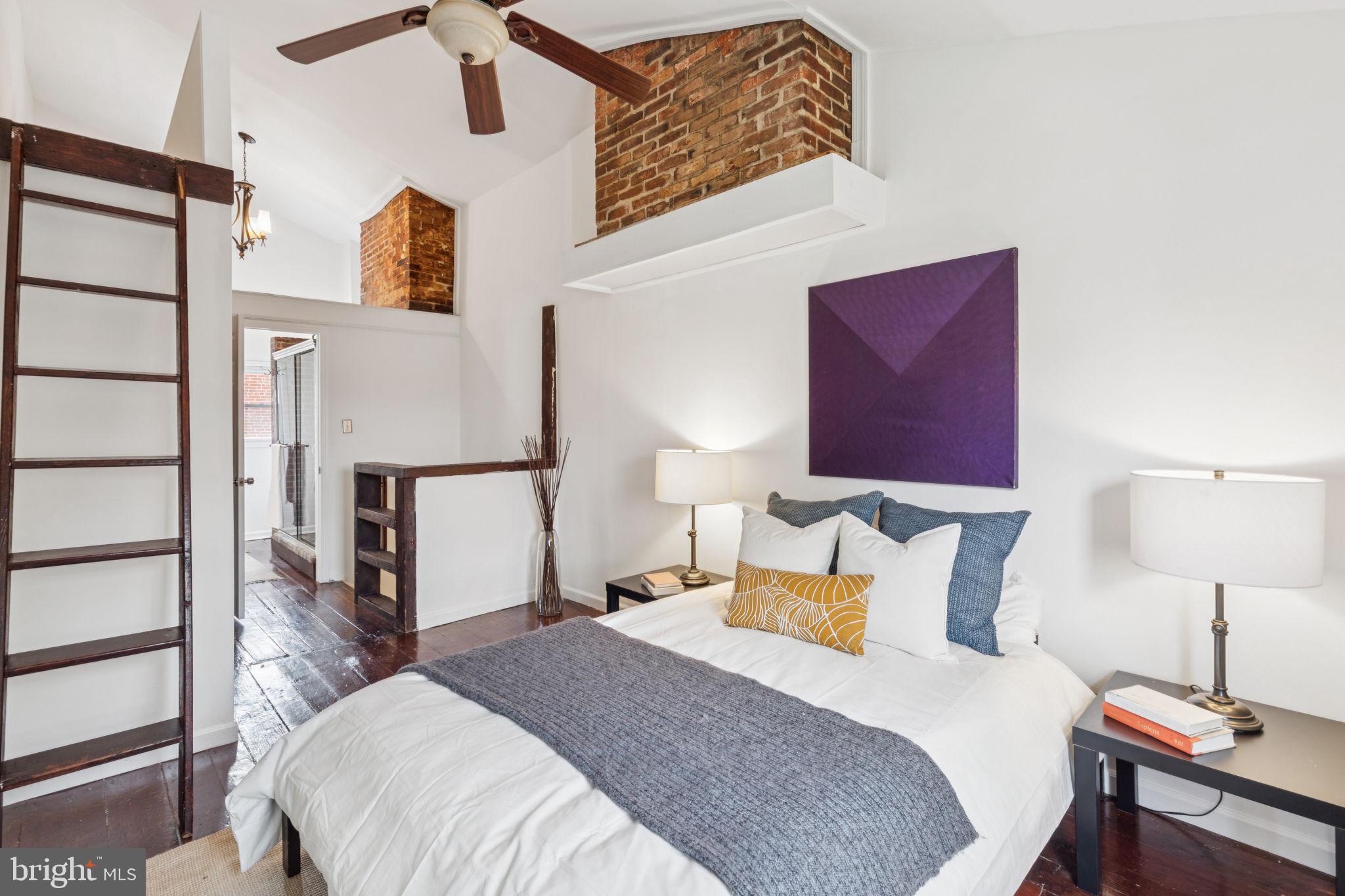 QUEEN VILLAGE - Residential