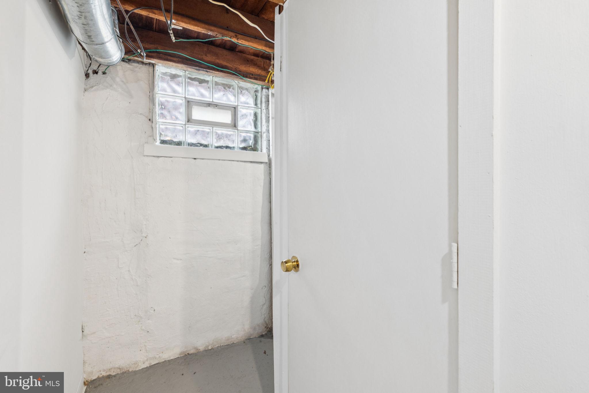 QUEEN VILLAGE - Residential