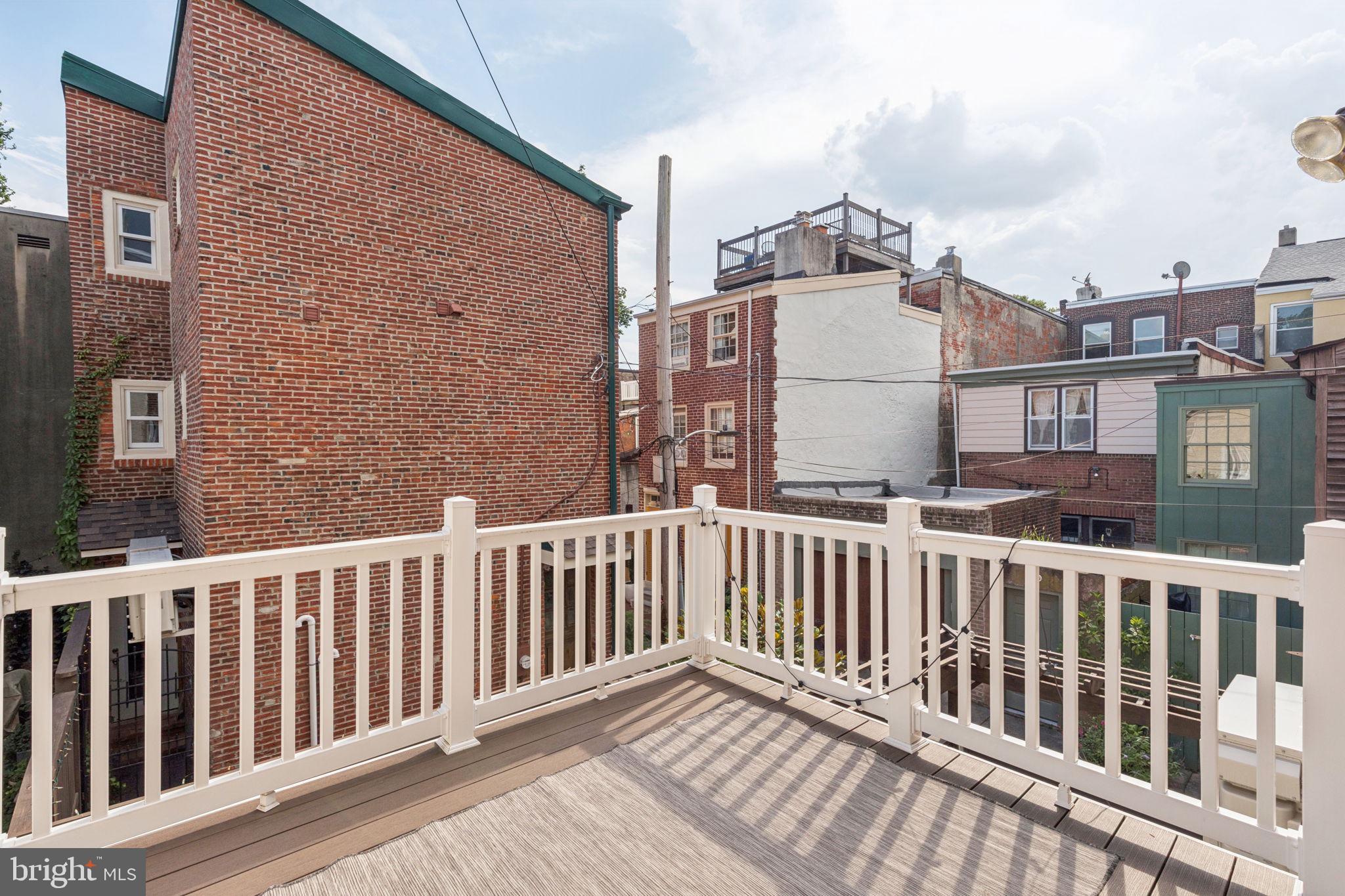 QUEEN VILLAGE - Residential