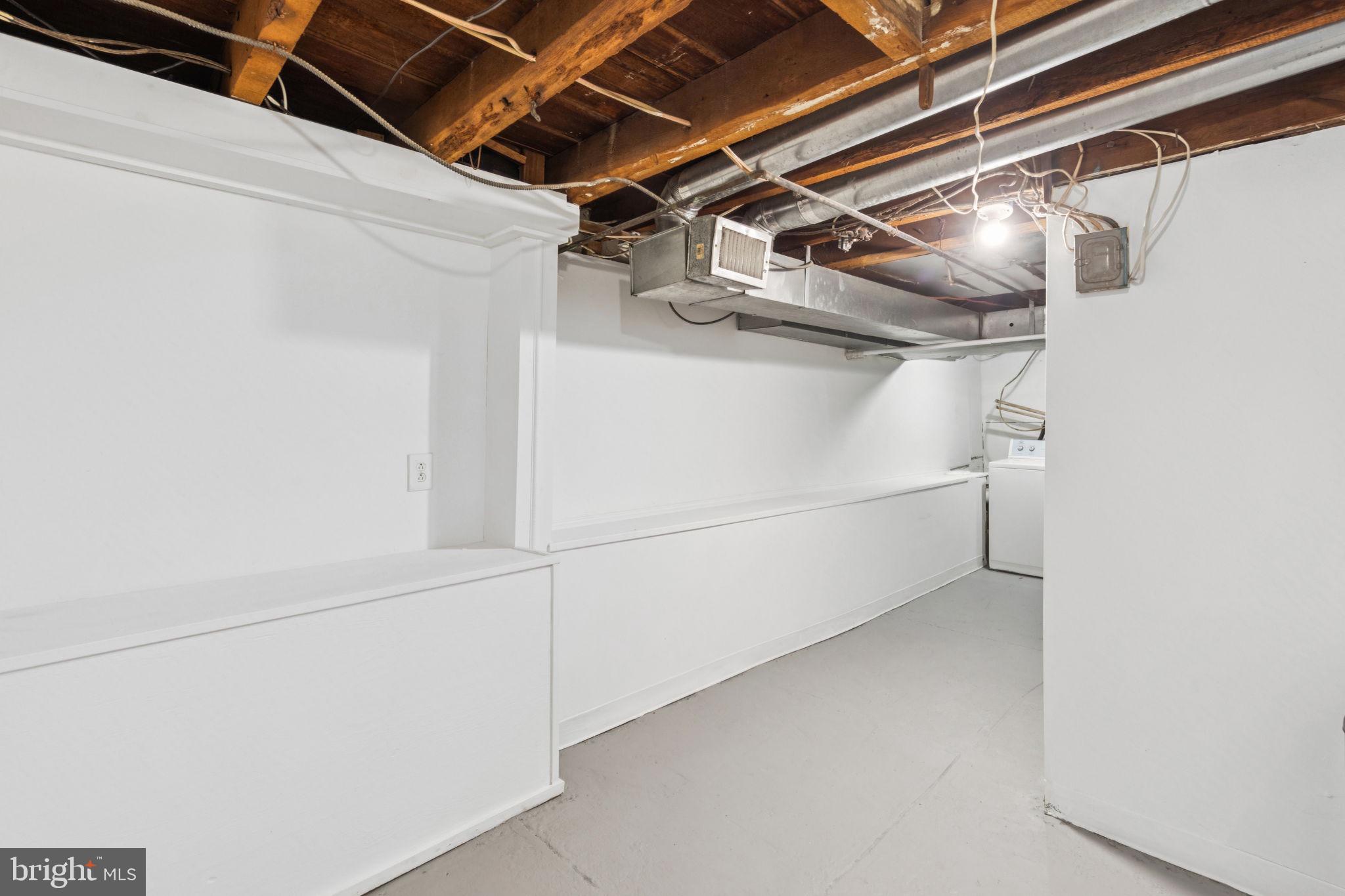 QUEEN VILLAGE - Residential