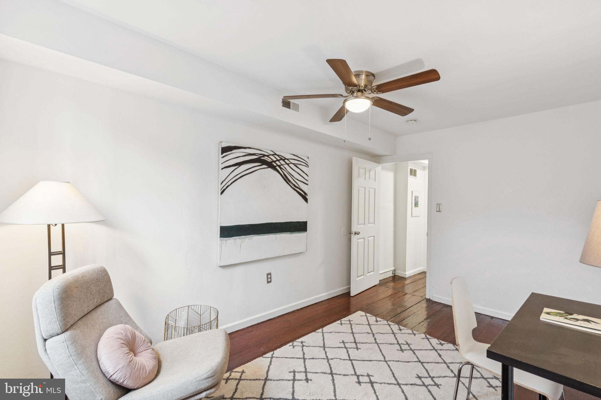 QUEEN VILLAGE - Residential