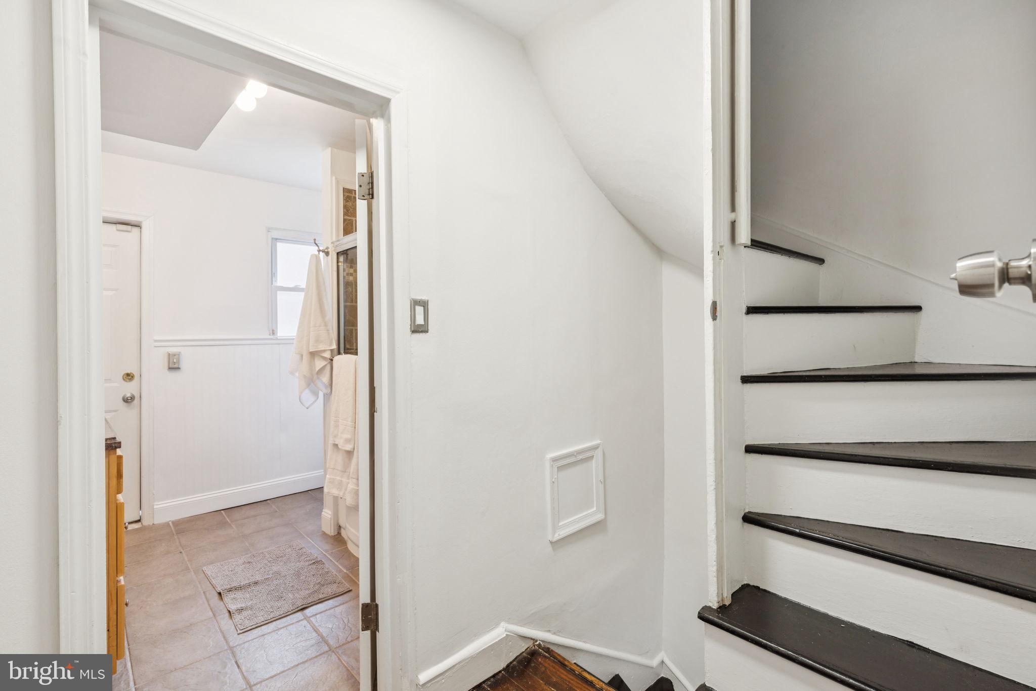 QUEEN VILLAGE - Residential