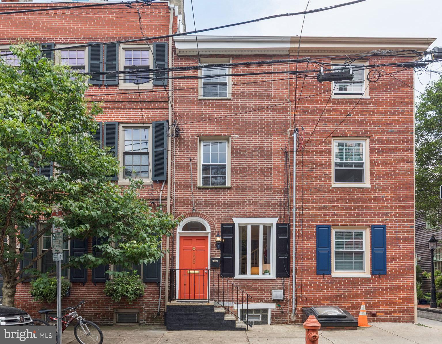 QUEEN VILLAGE - Residential