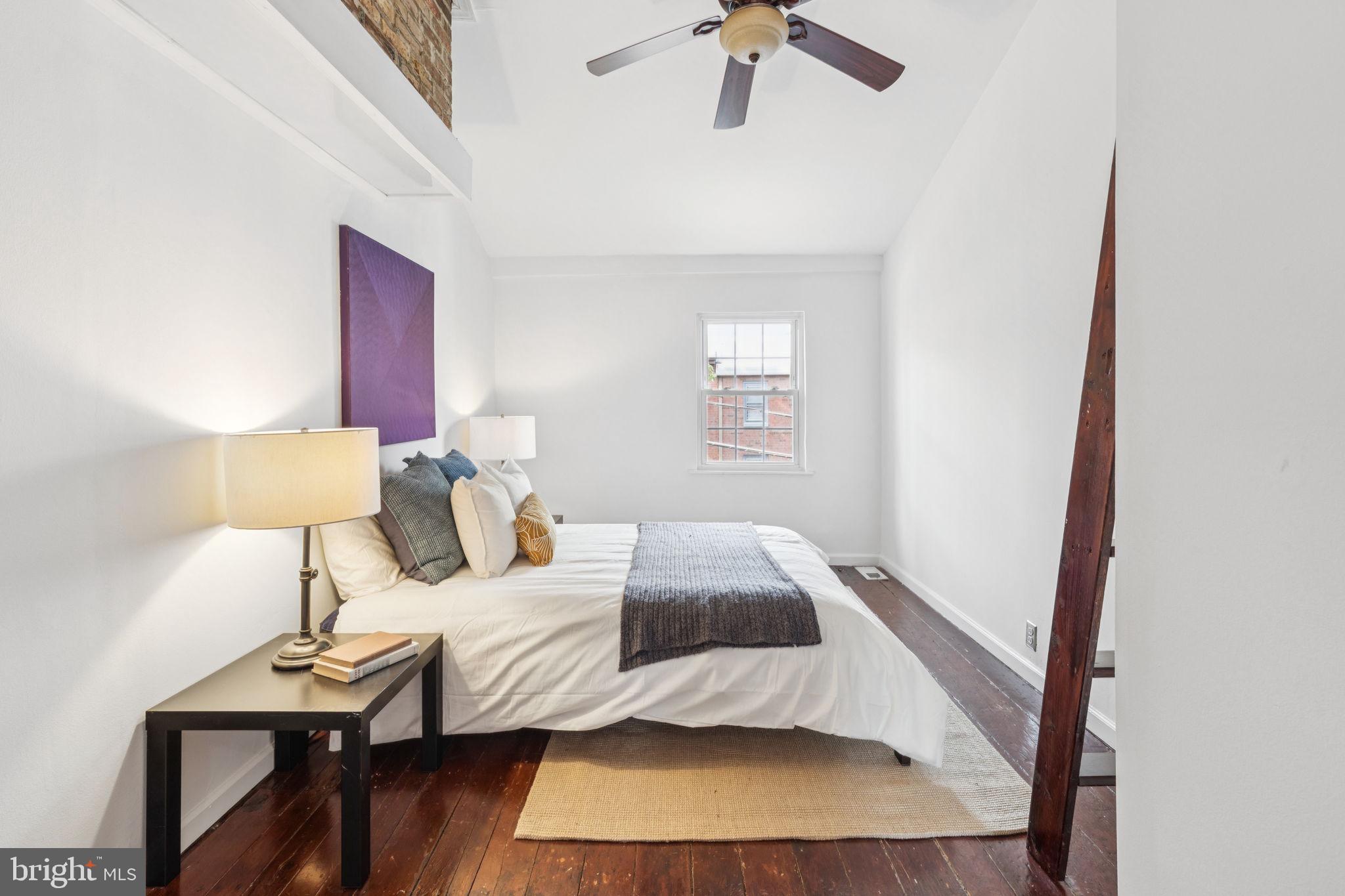 QUEEN VILLAGE - Residential